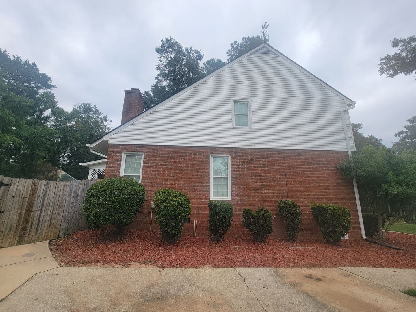 Martinez House: 288 Wakefield Ln S