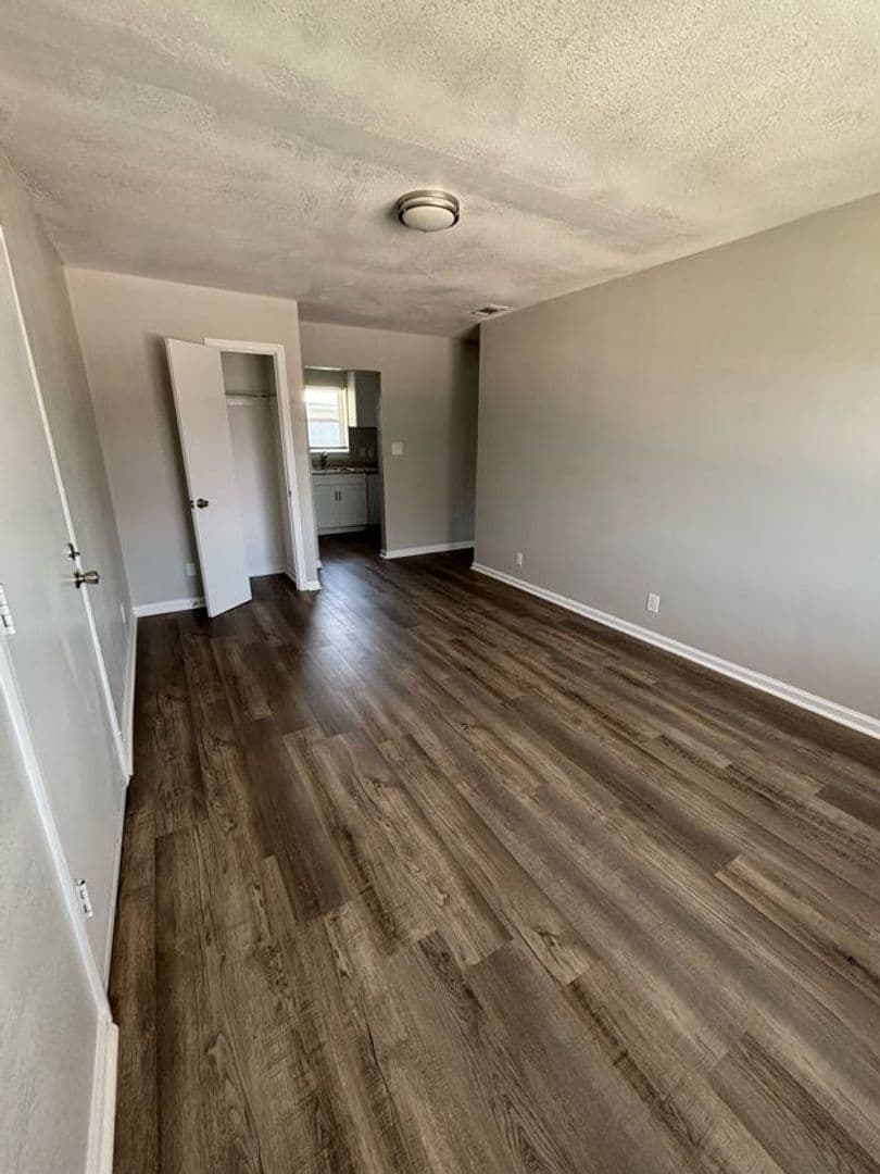Augusta Apartment: ~110 3rd Street