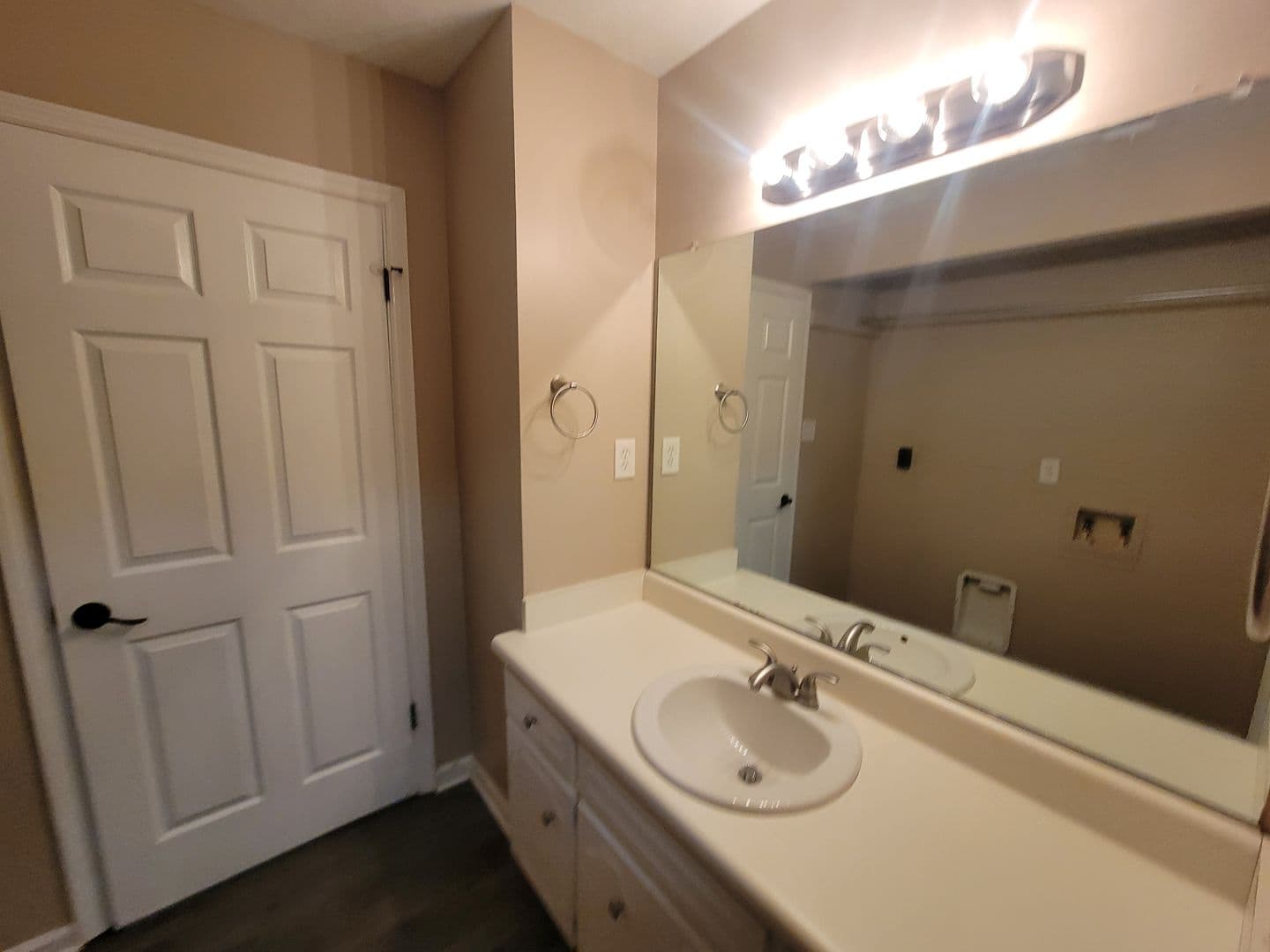 Augusta House: 2309 Creek View Dr
