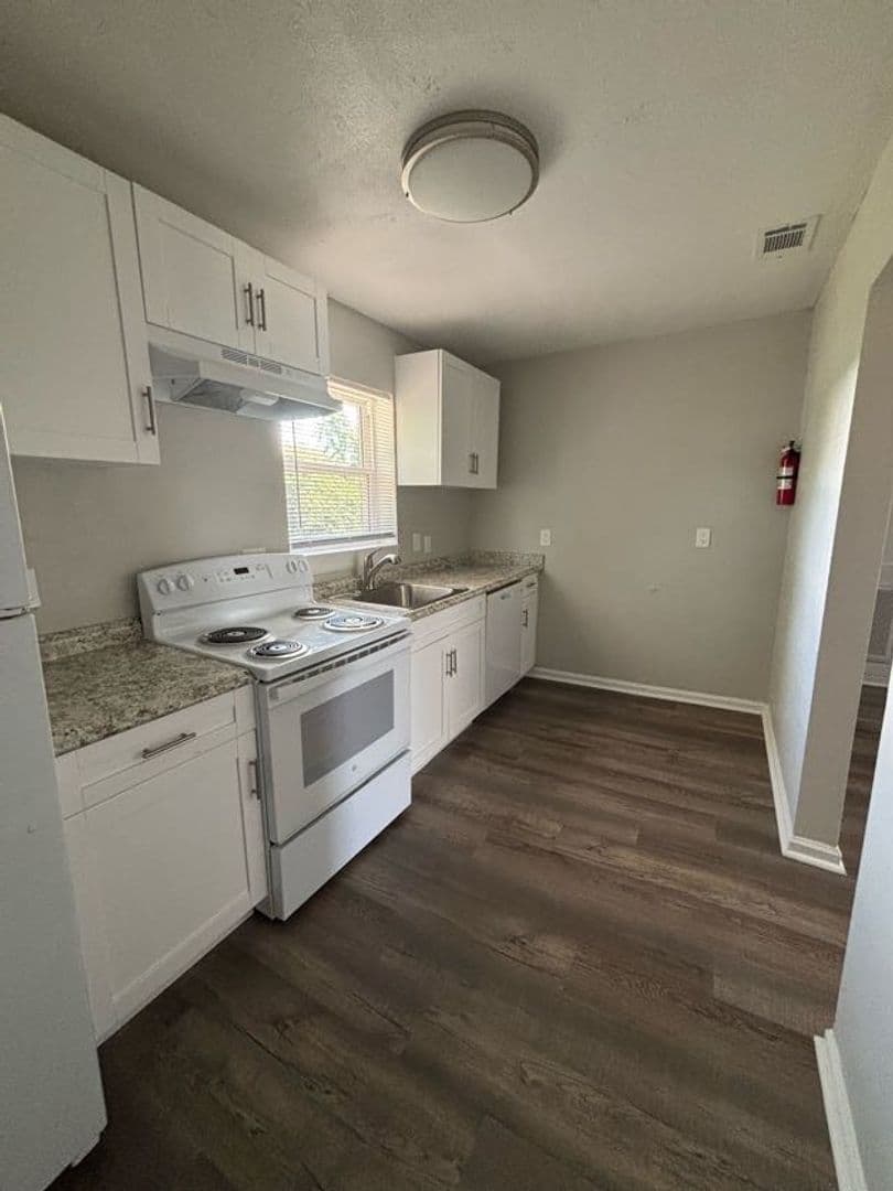 Augusta Apartment: ~110 3rd Street