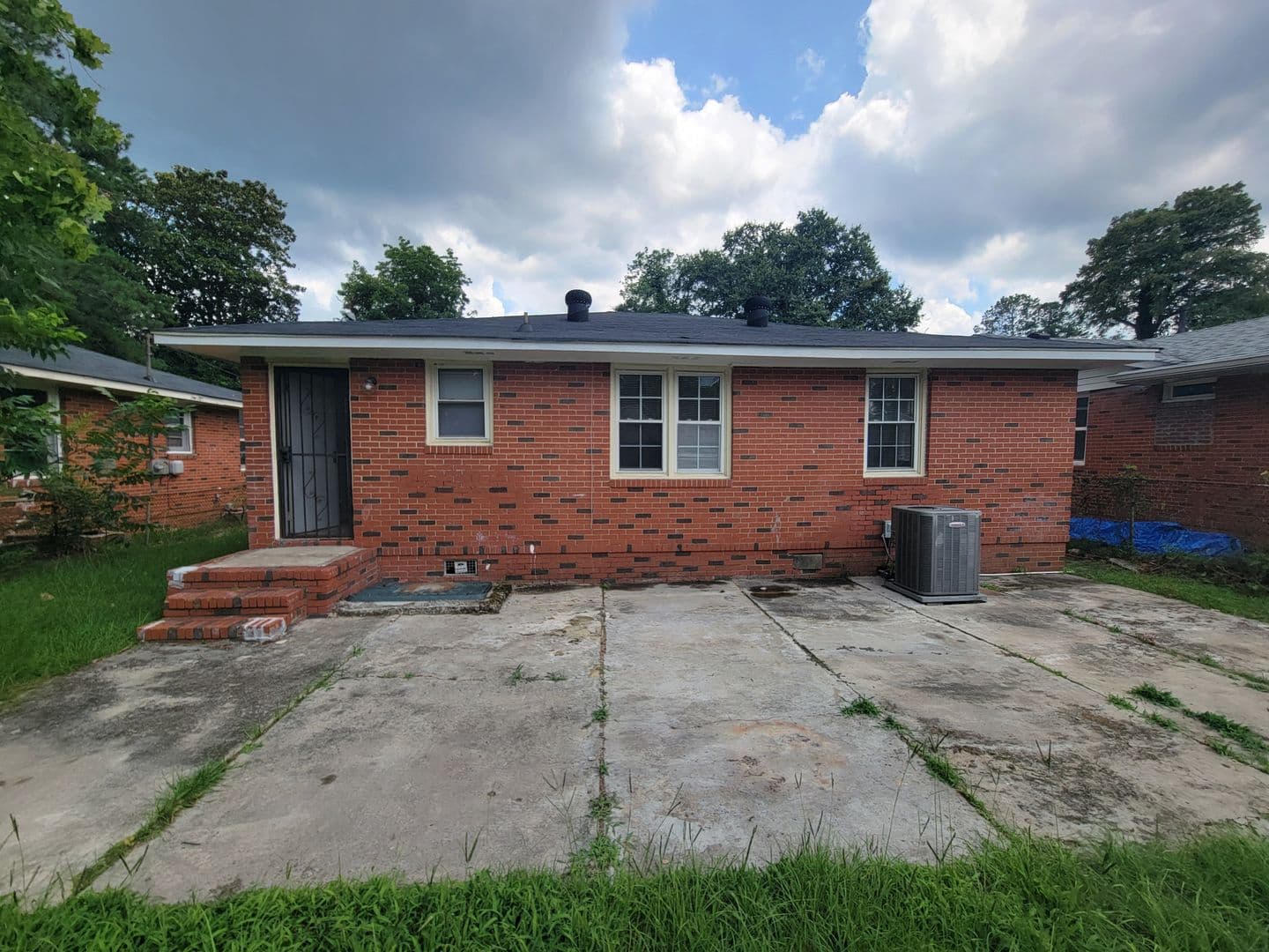 Augusta House: 2111 Dyer Street
