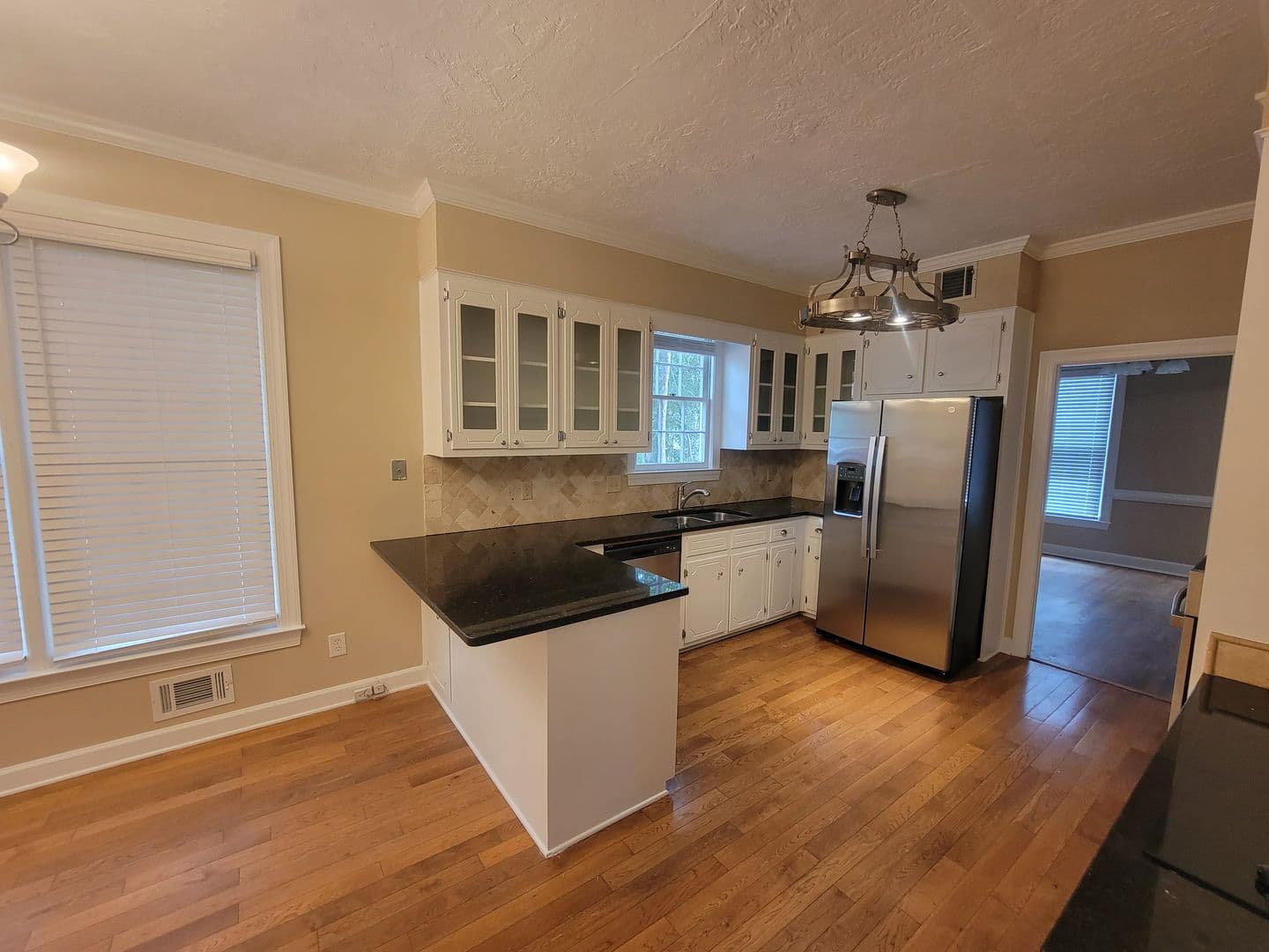 Martinez House: 288 Wakefield Ln S