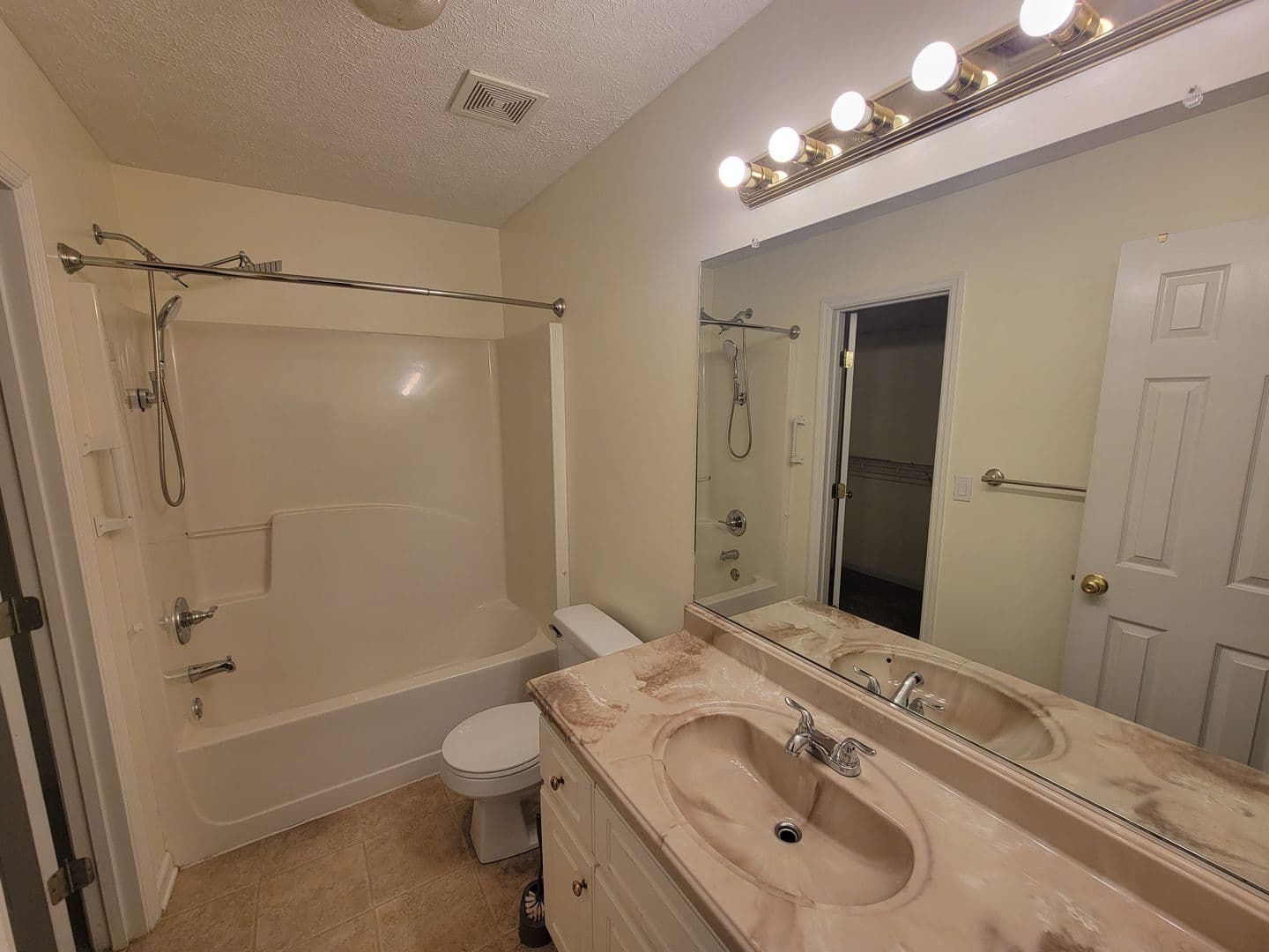 Evans House: 481 Connemara Trl