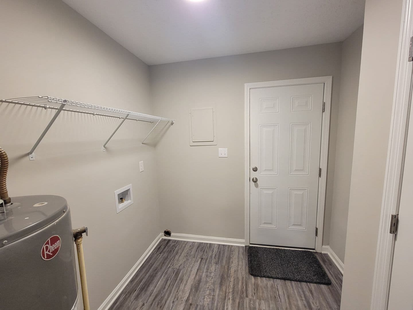 Martinez Apartment: 123 Samarya Ln