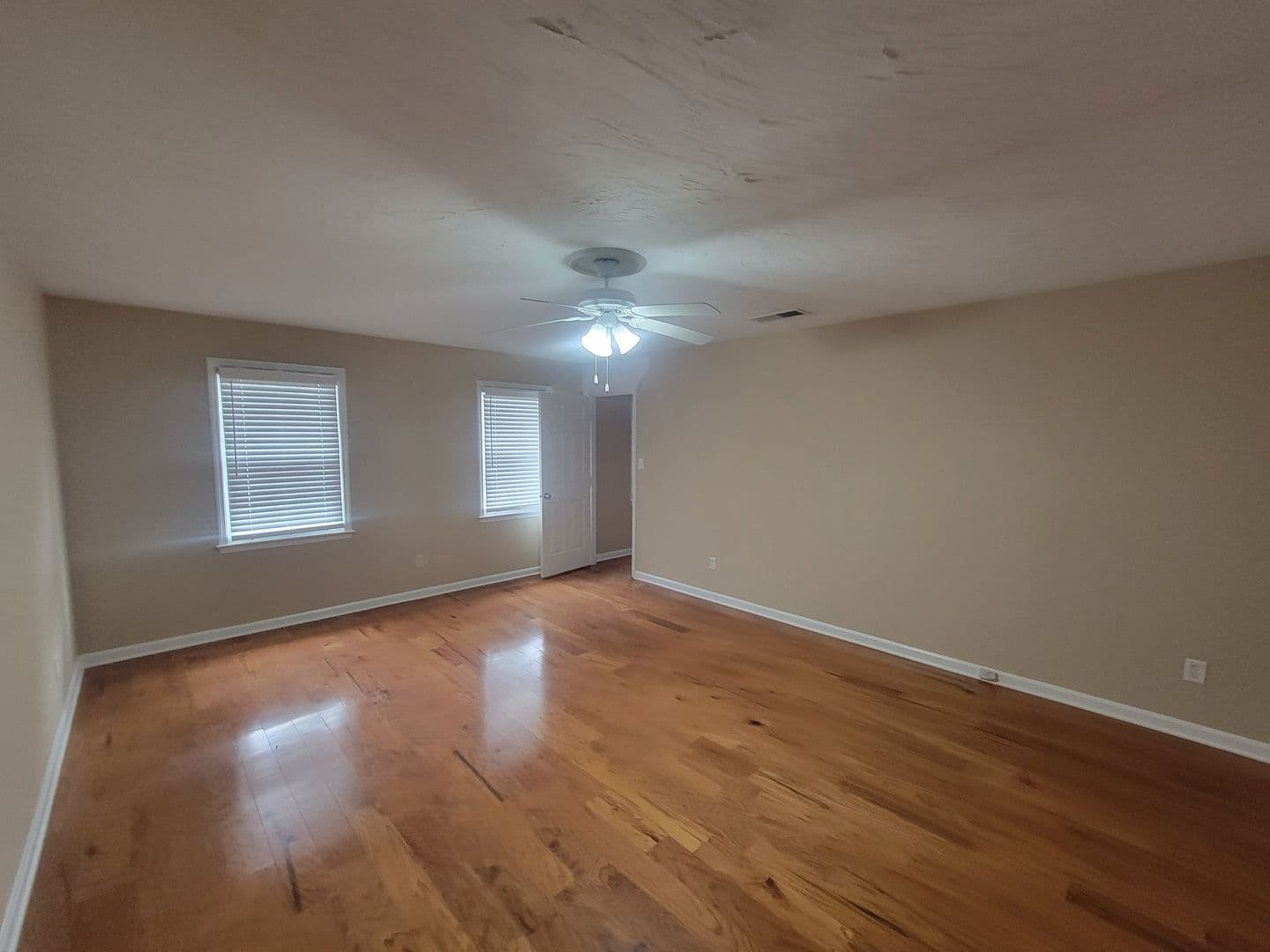 Martinez House: 288 Wakefield Ln S