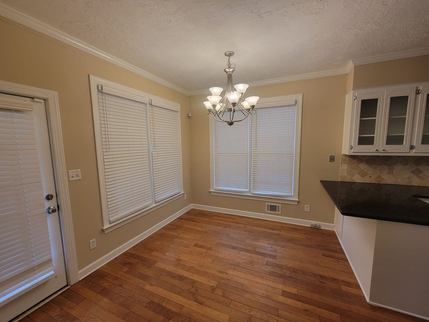 Martinez House: 288 Wakefield Ln S