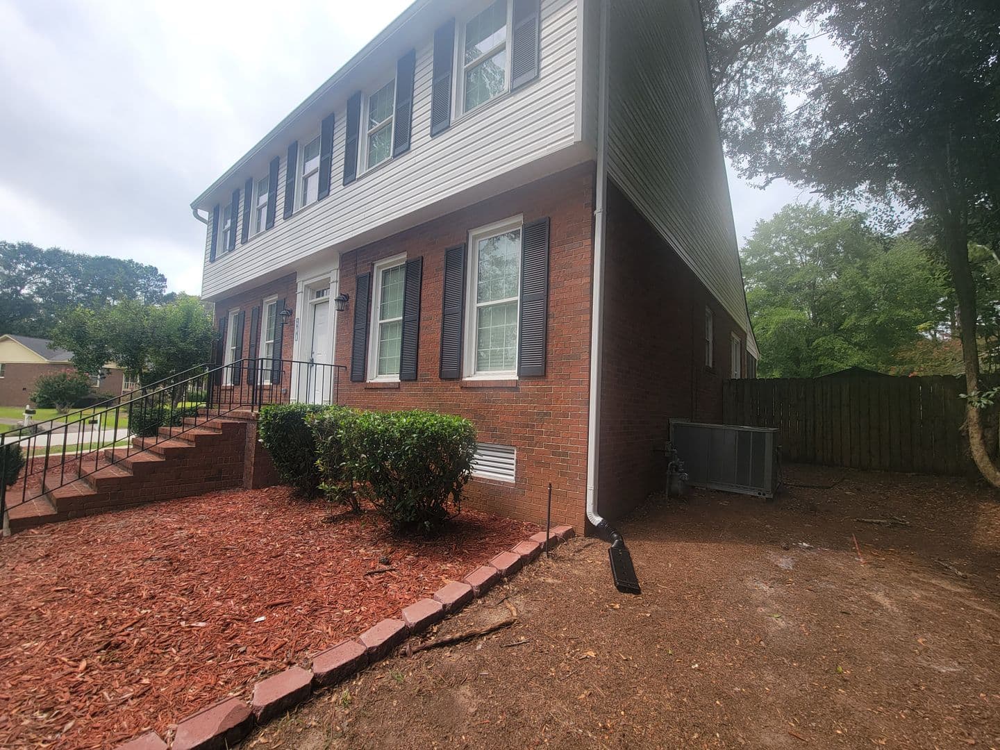 Martinez House: 288 Wakefield Ln S