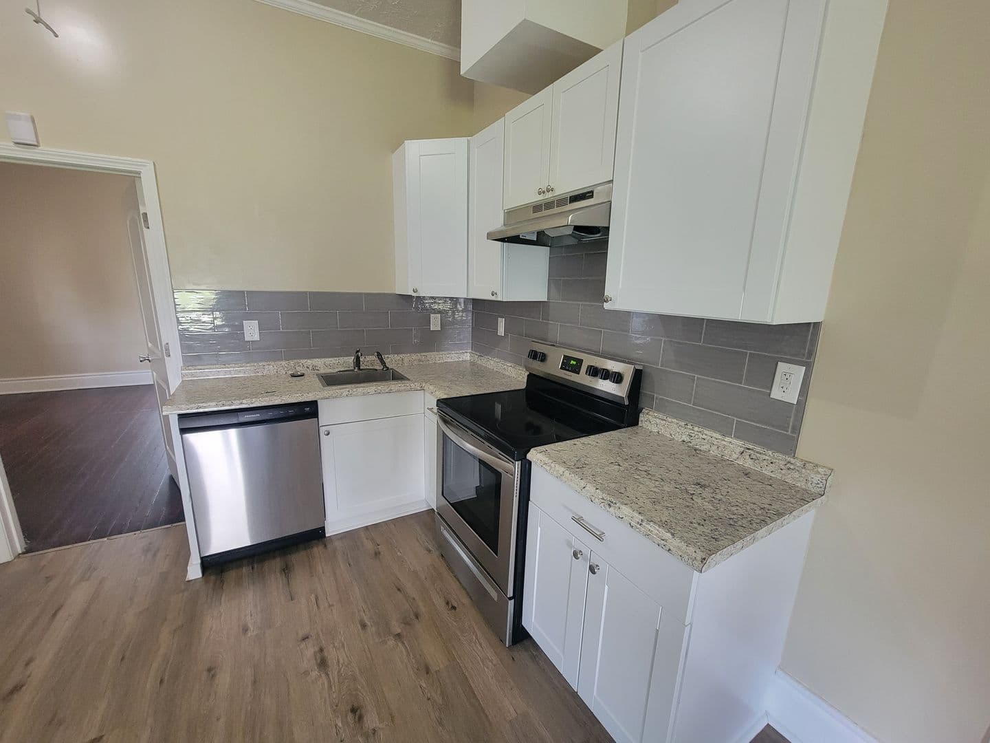 Augusta Apartment: 1824 Watkins Street