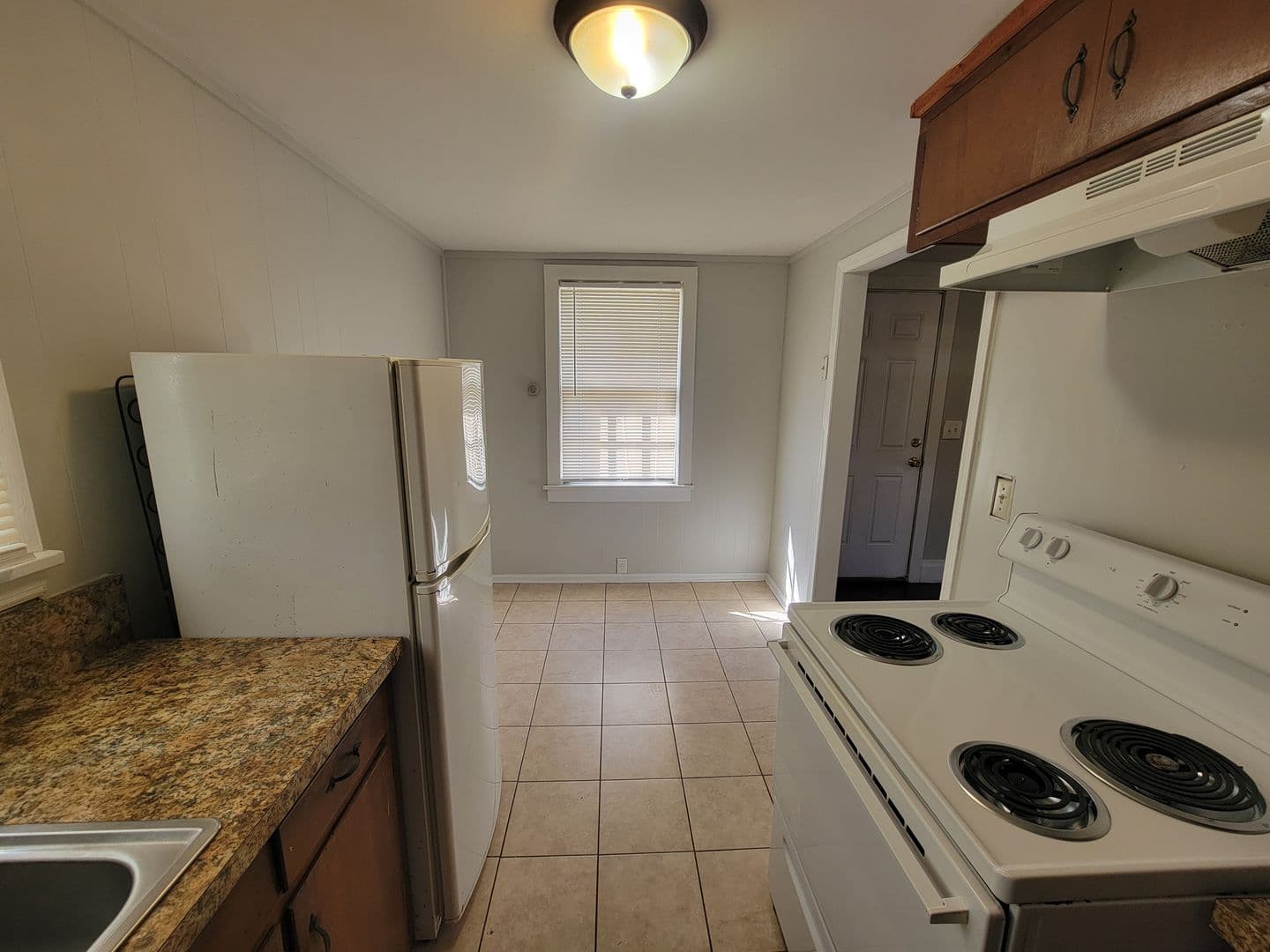Augusta Apartment: 1951 Barnes Rd