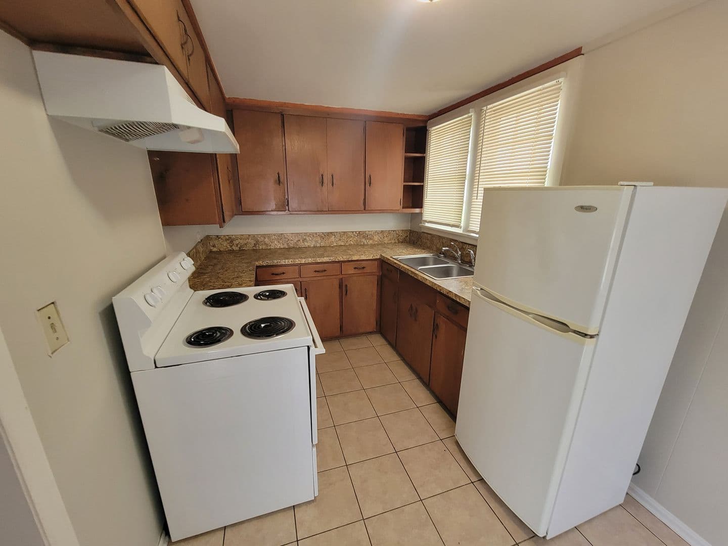 Augusta Apartment: 1951 Barnes Rd