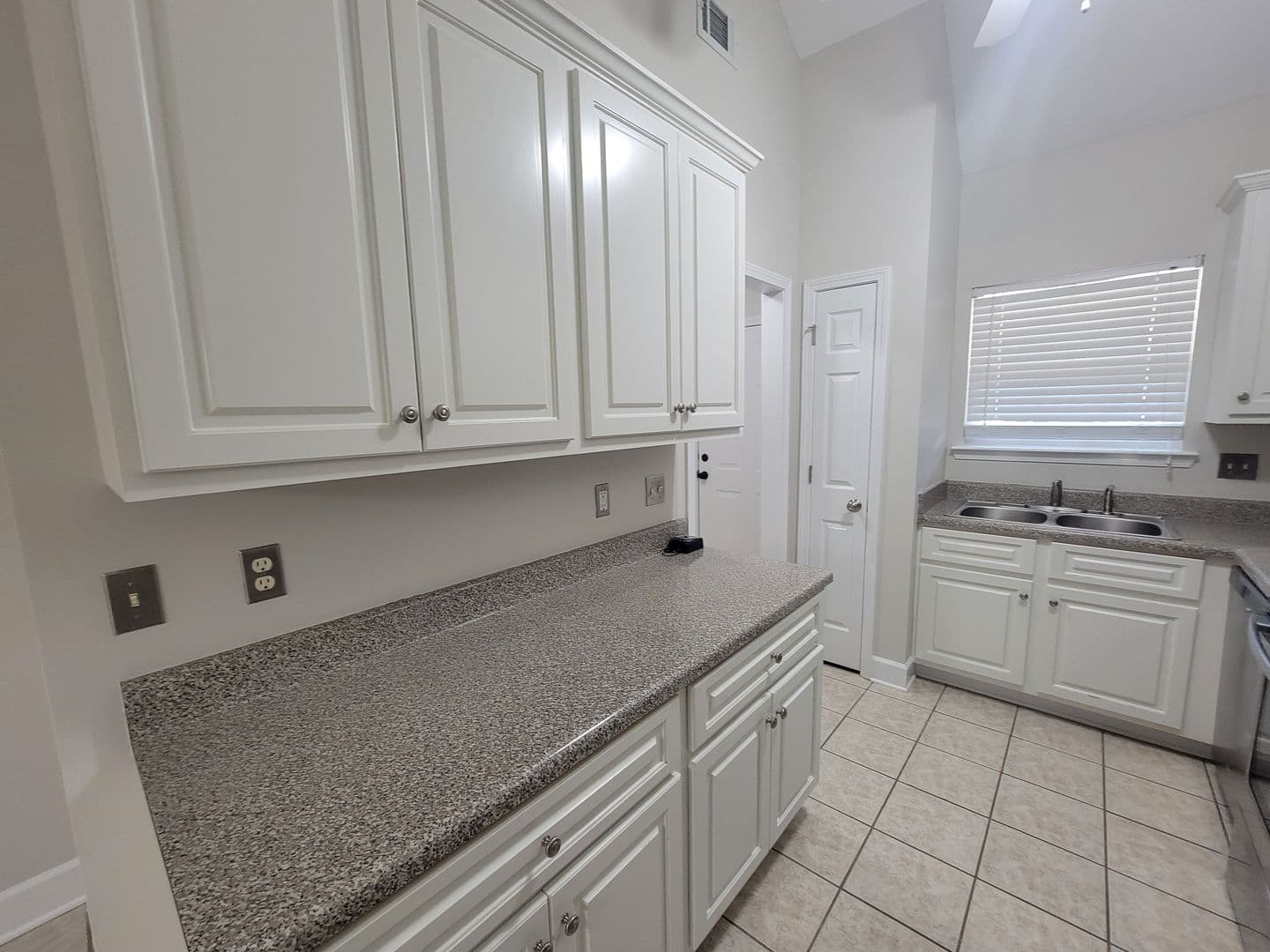 Grovetown House: 392 Bowen Falls