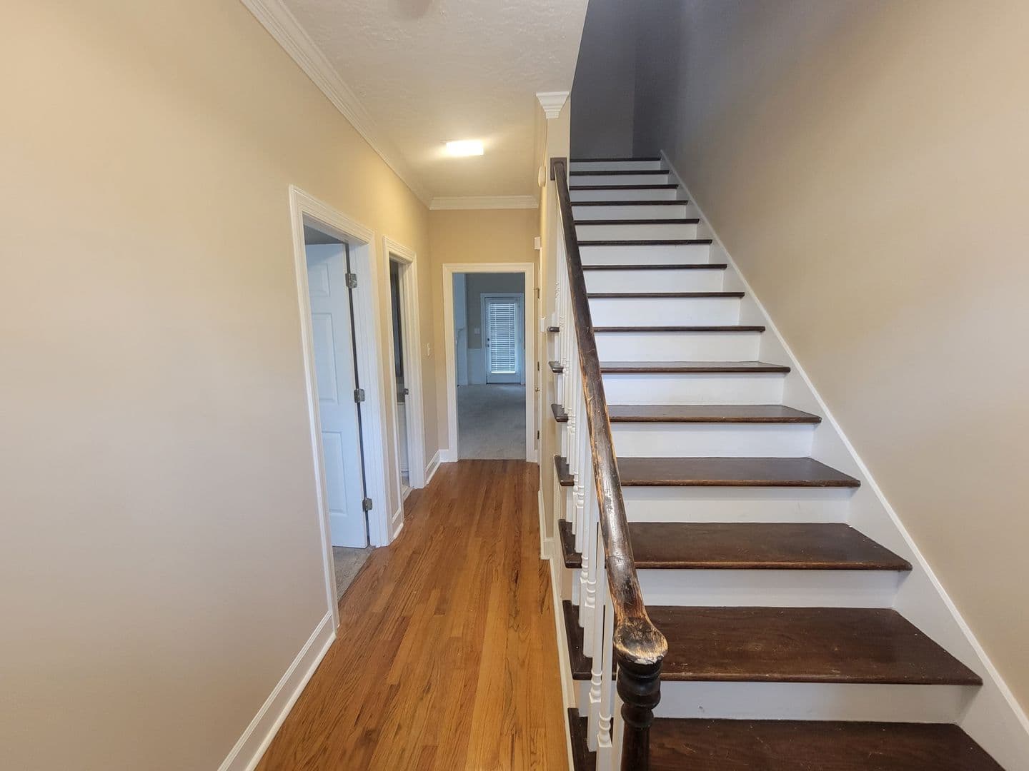 Martinez House: 288 Wakefield Ln S