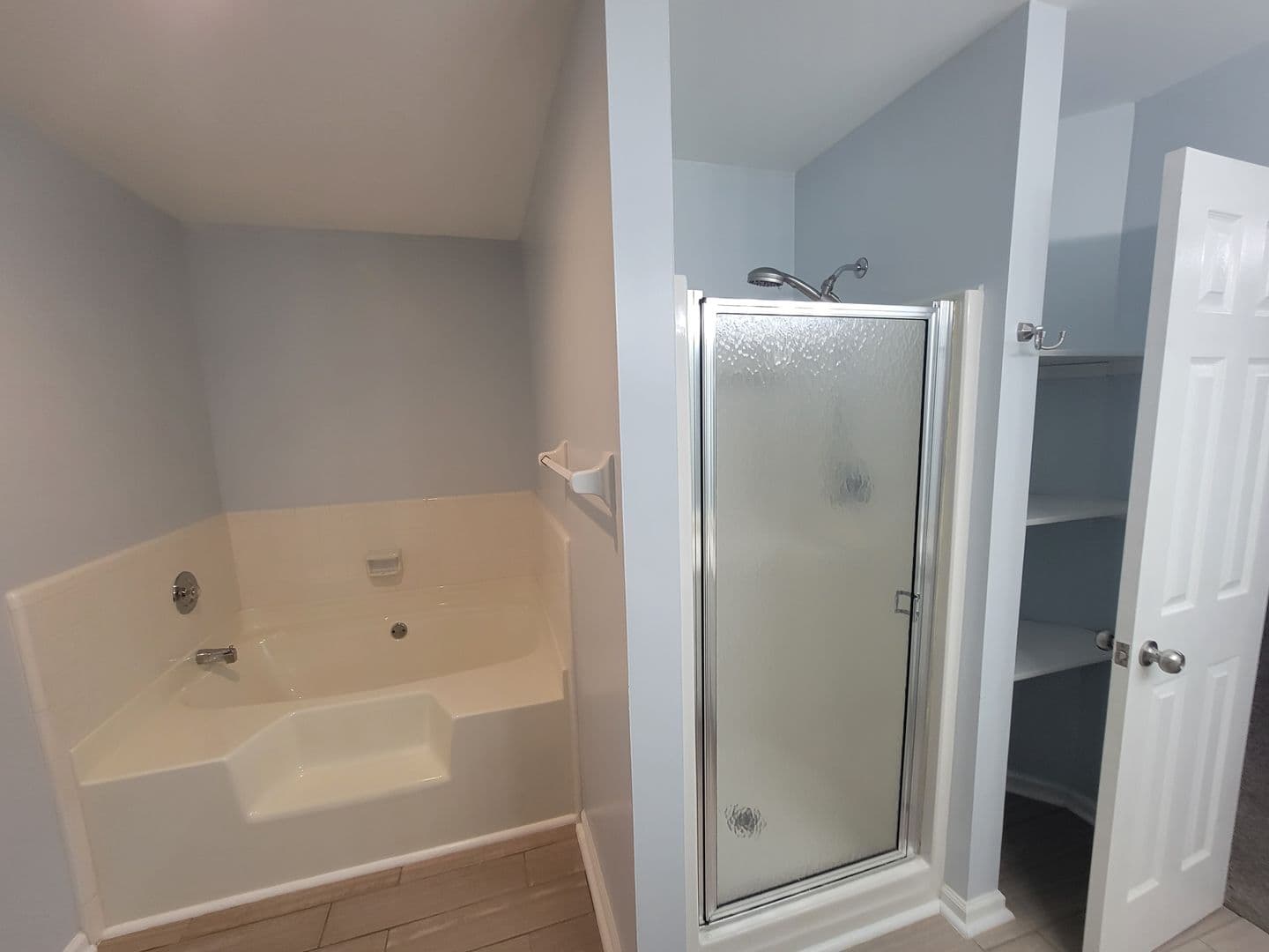 Augusta House: 2910 Pointewest Dr