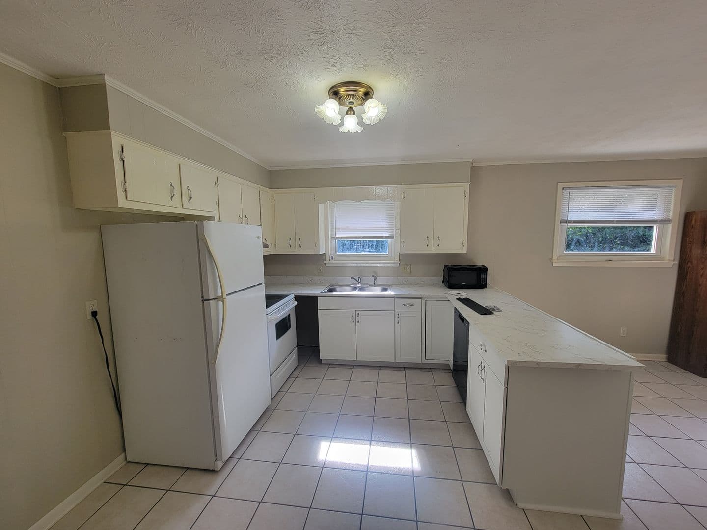 Martinez House: 225 Pecan Dr