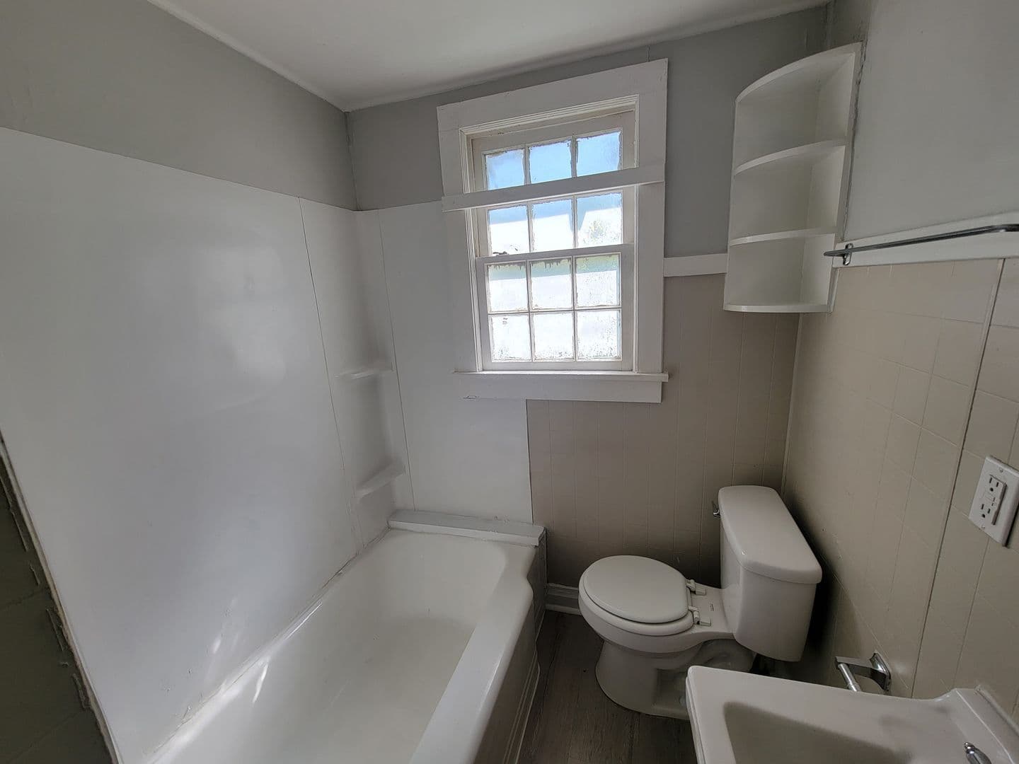 Augusta Apartment: 1951 Barnes Rd