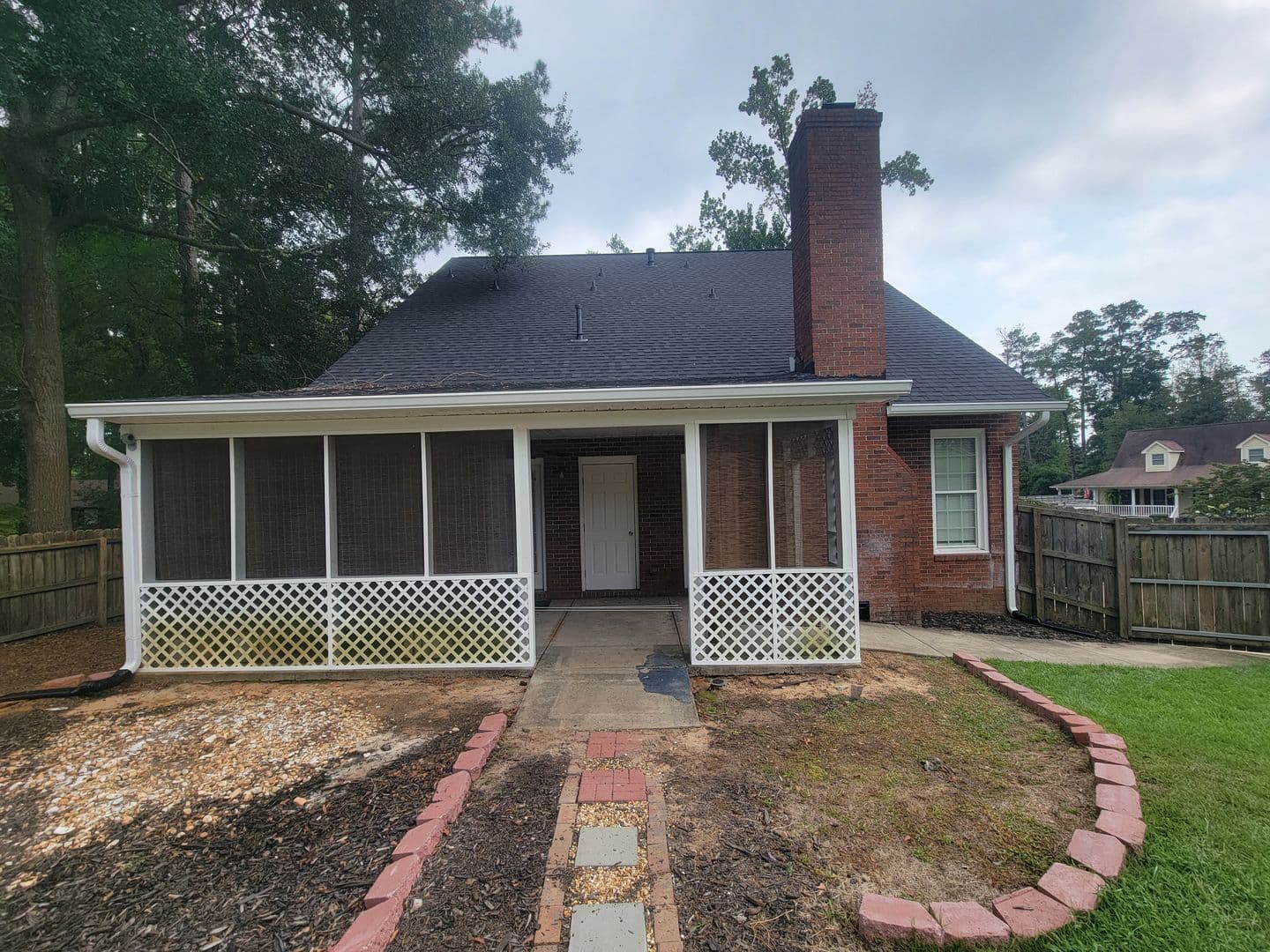 Martinez House: 288 Wakefield Ln S
