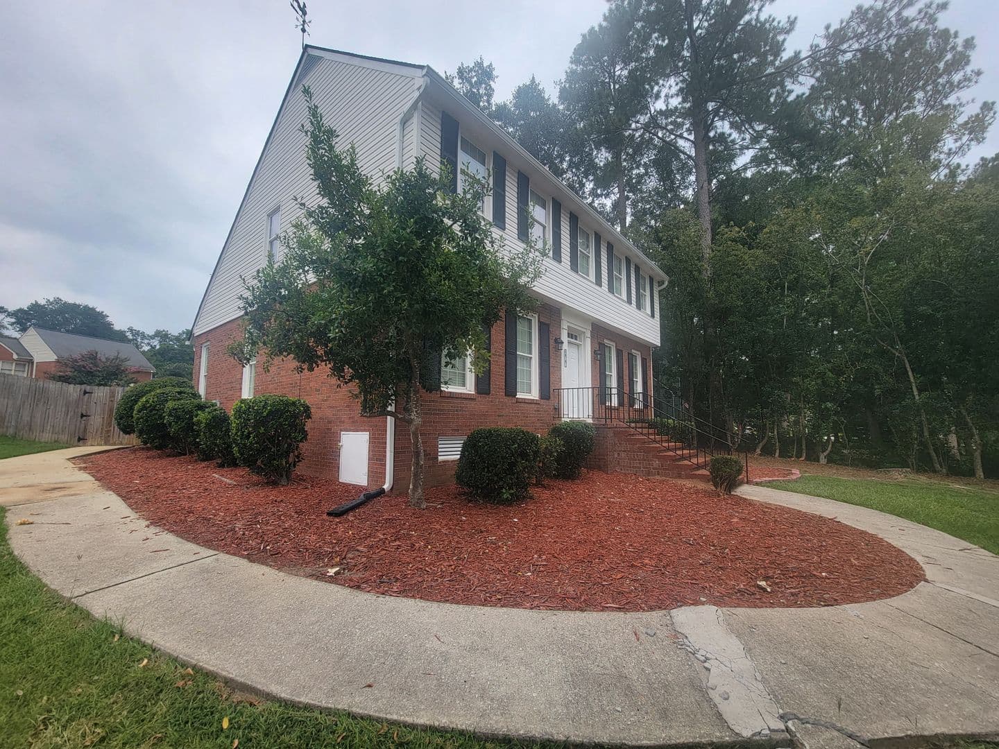 Martinez House: 288 Wakefield Ln S
