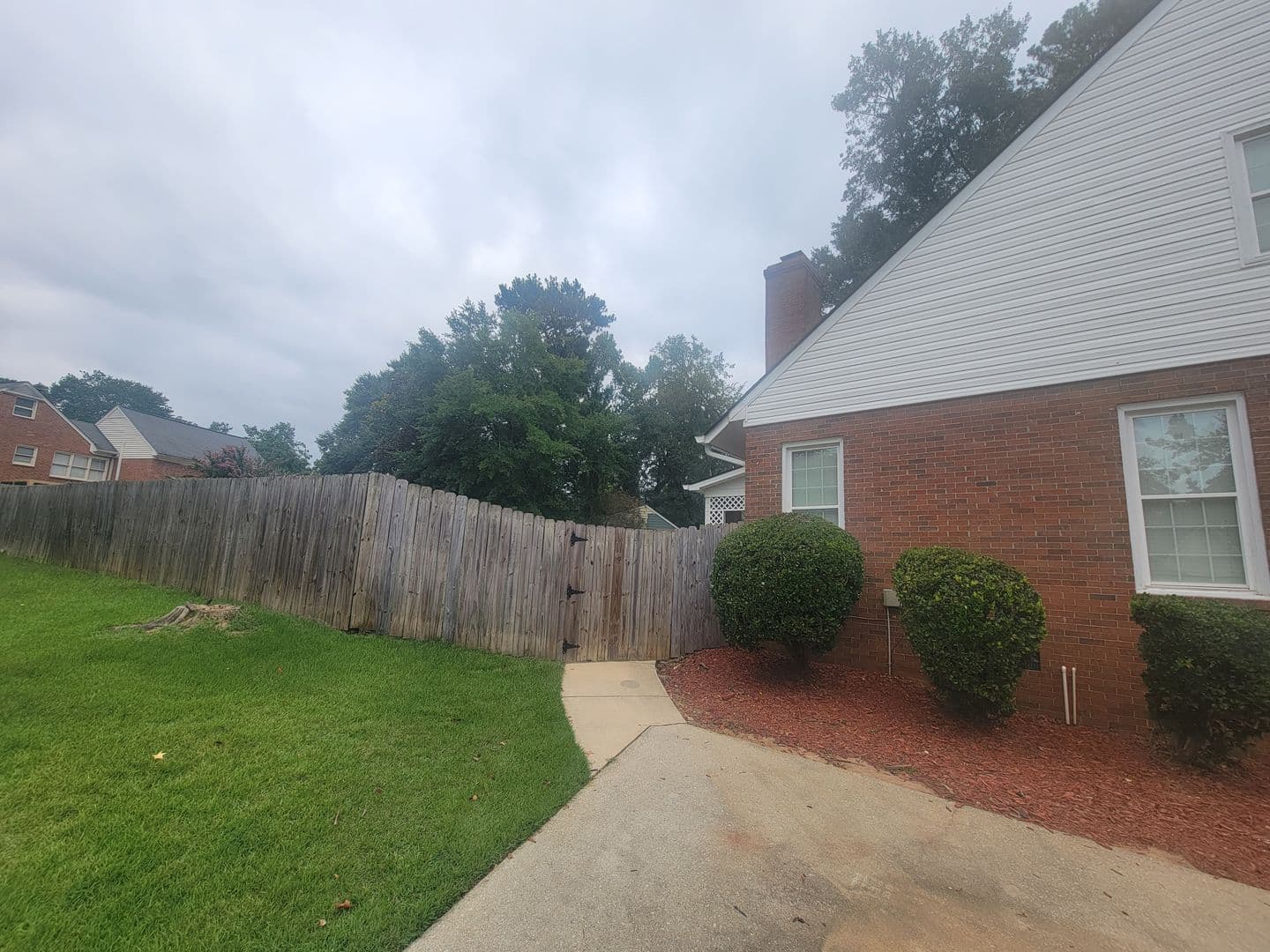 Martinez House: 288 Wakefield Ln S