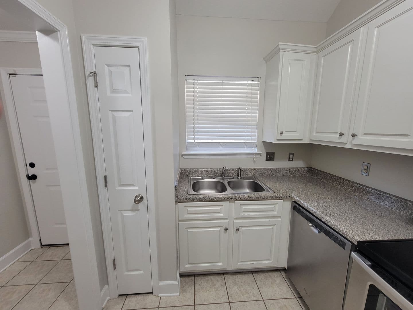 Grovetown House: 392 Bowen Falls
