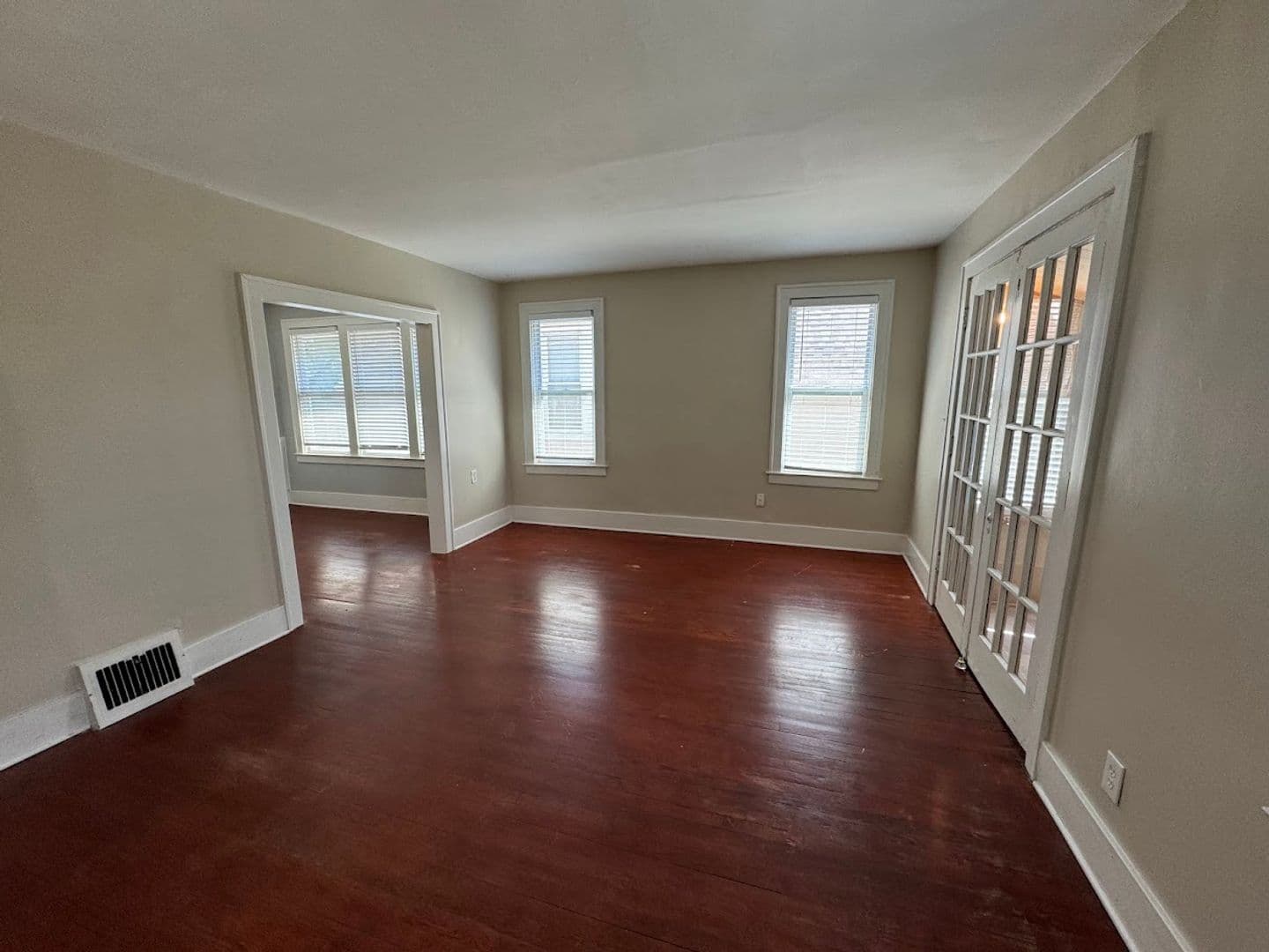 Ferndale Apartment: 143 E Chesterfield