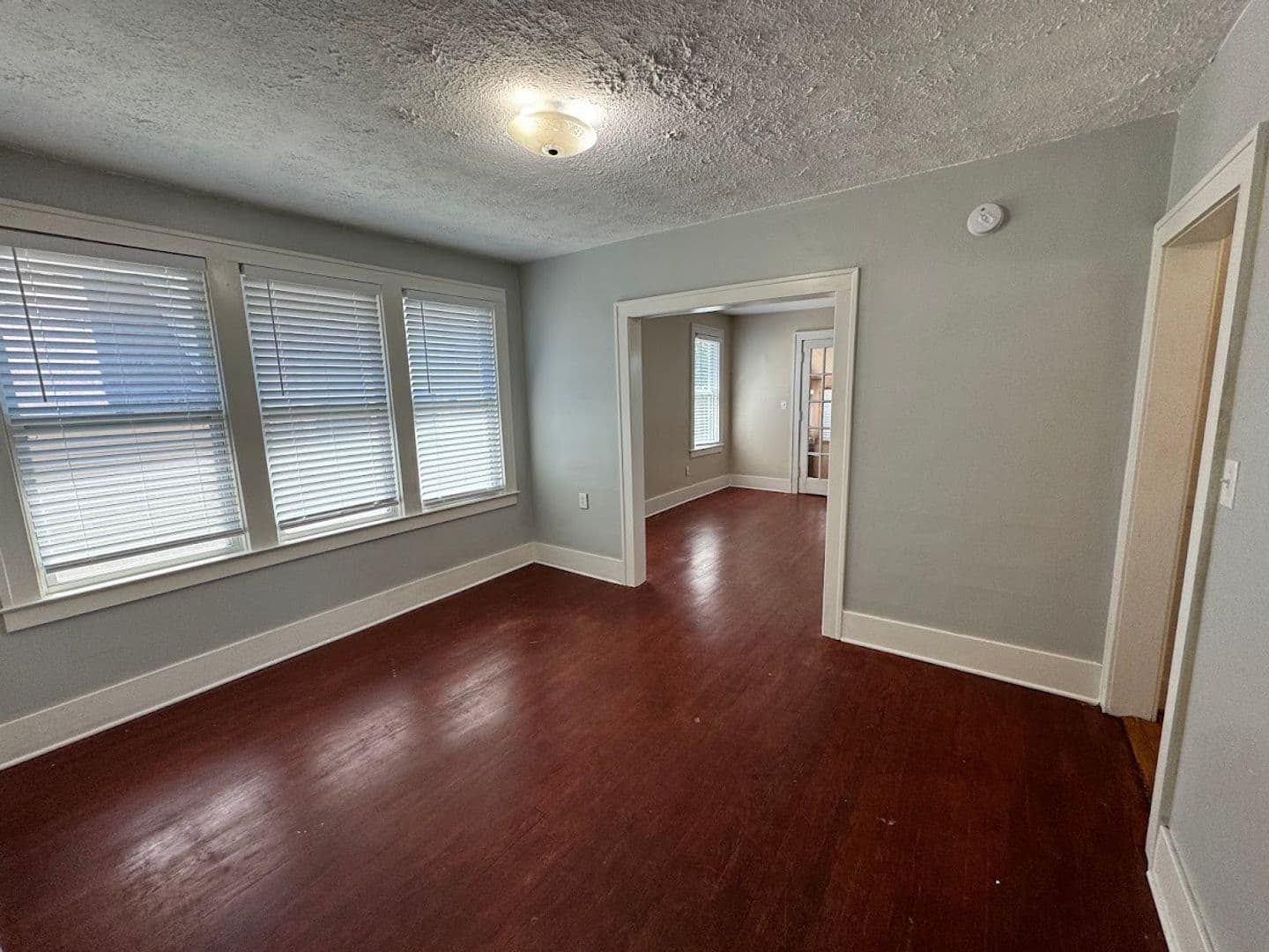Ferndale Apartment: 143 E Chesterfield