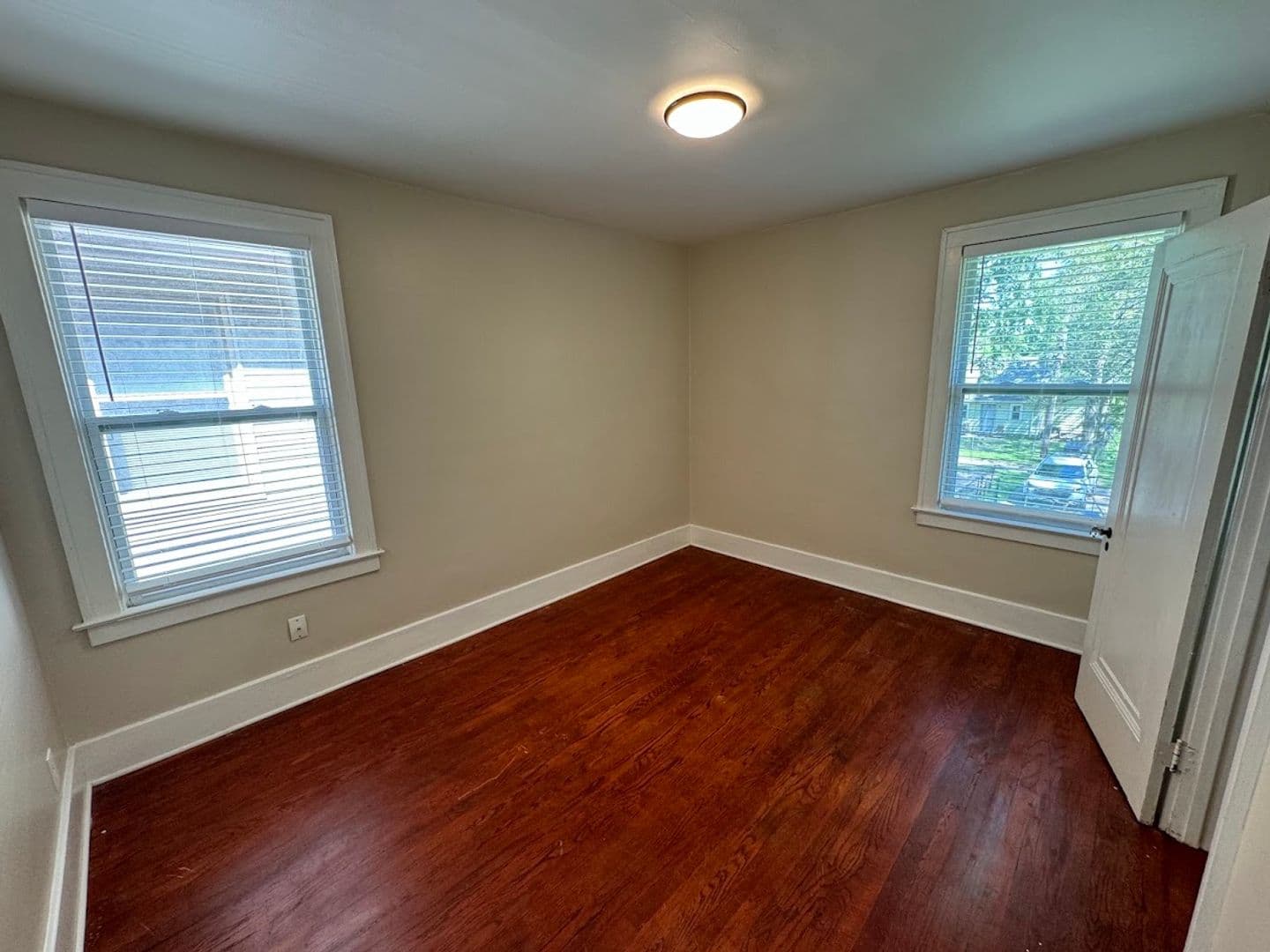 Ferndale Apartment: 143 E Chesterfield