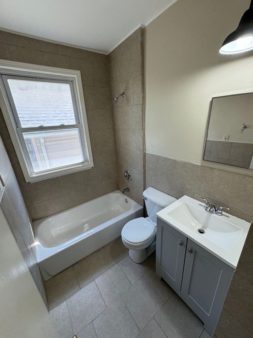 Ferndale Apartment: 143 E Chesterfield