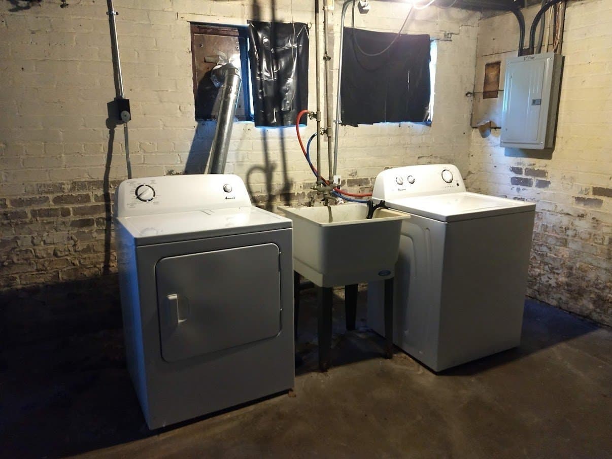 Ferndale Apartment: 143 E Chesterfield