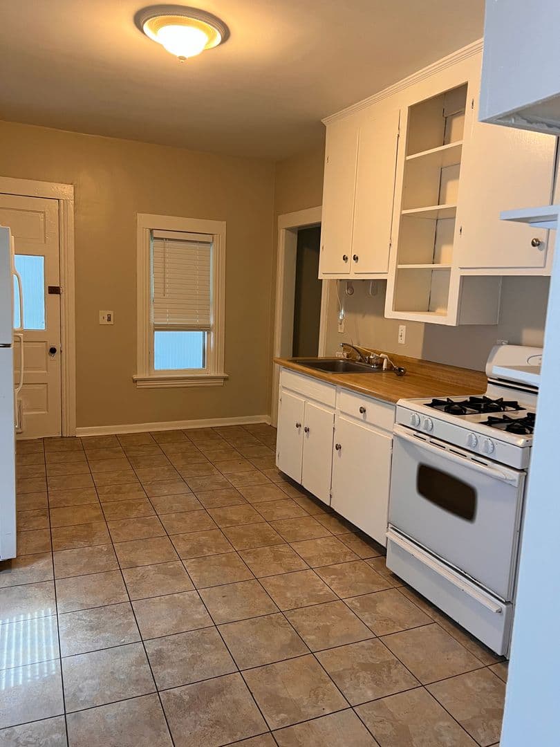 Wayne House: 3430 Pershing St