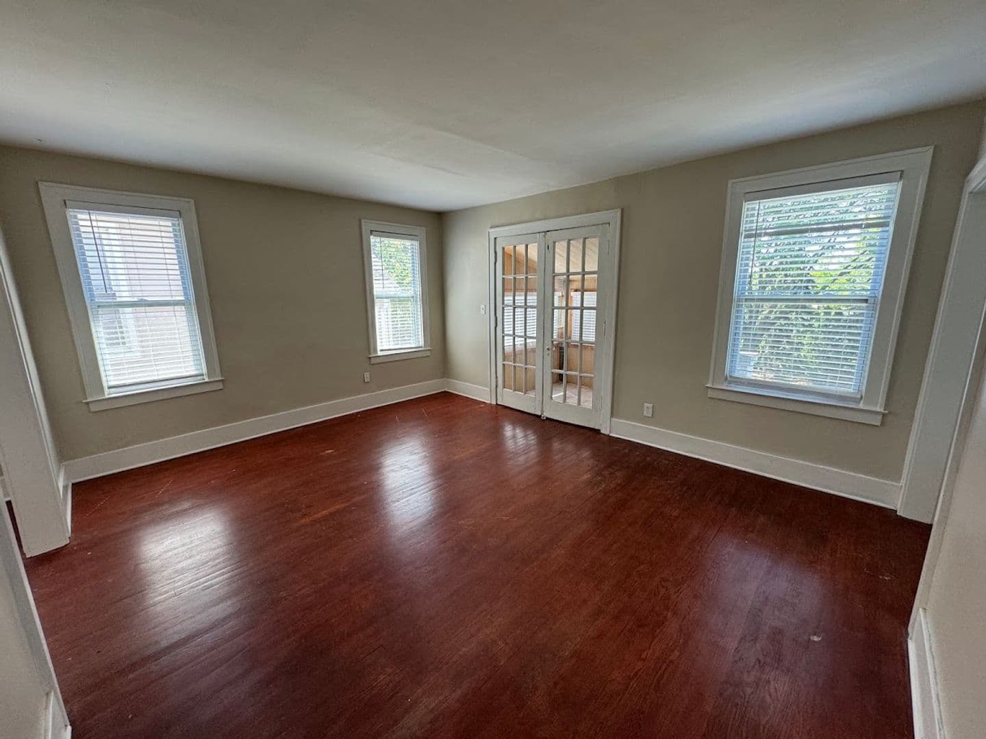 Ferndale Apartment: 143 E Chesterfield