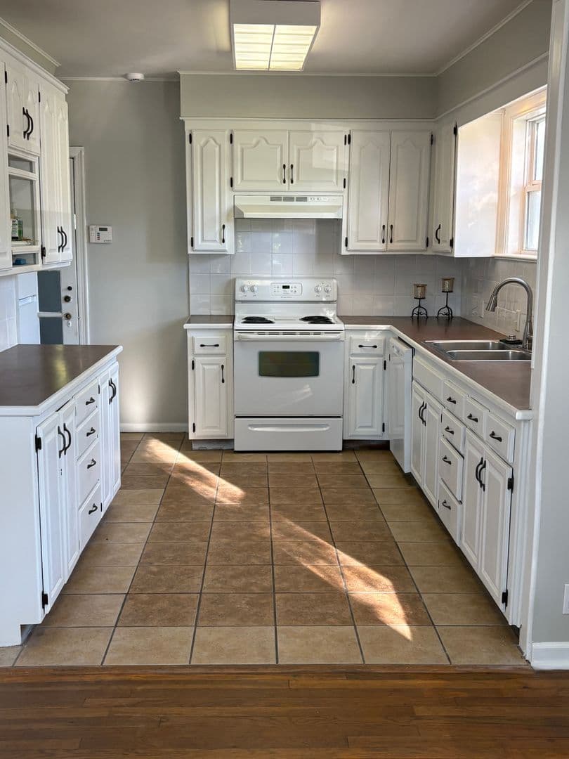 Kansas City House: 11101 Sunnyslope Dr