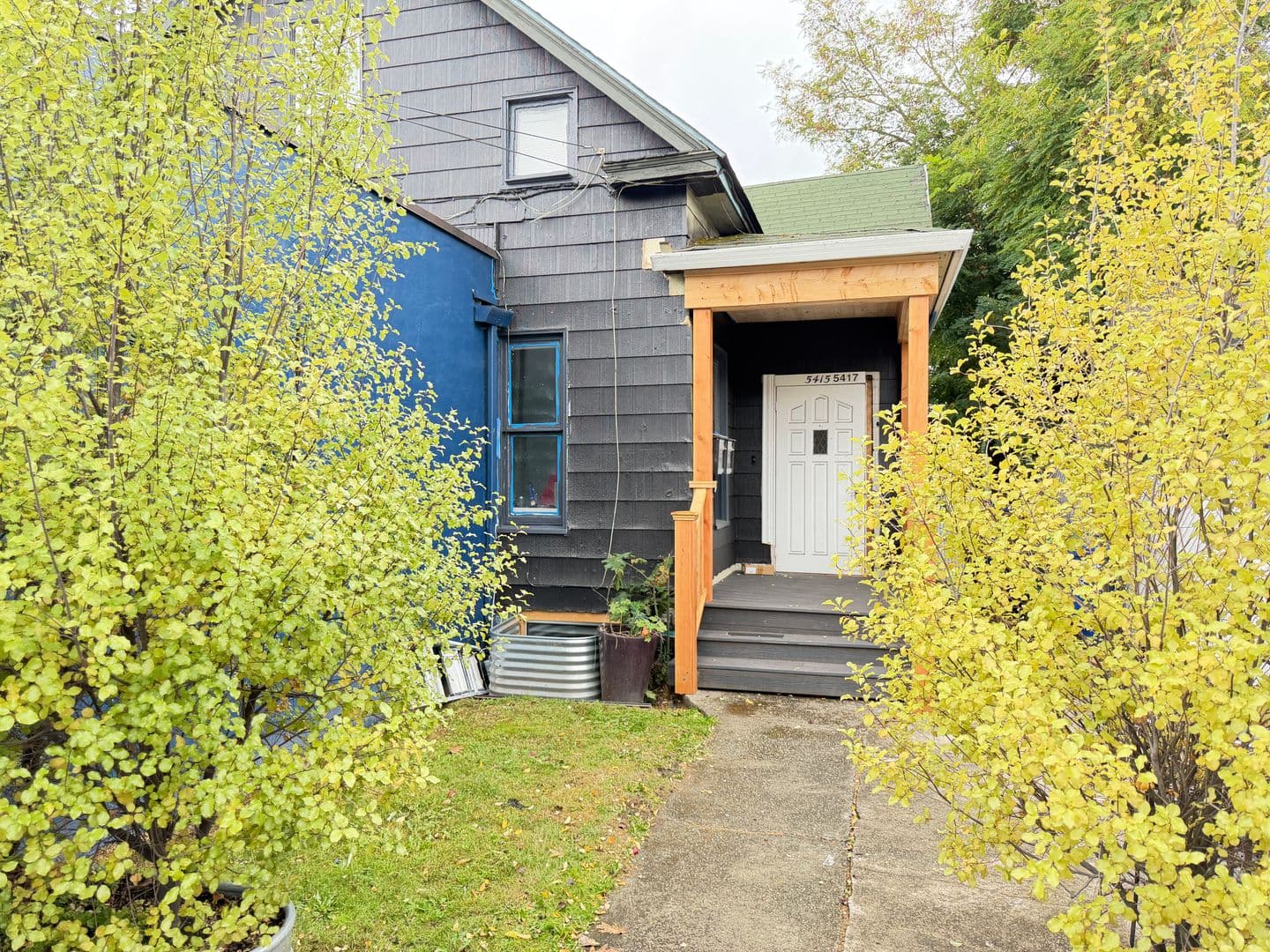 Seattle Apartment: 5415 6th Ave NW
