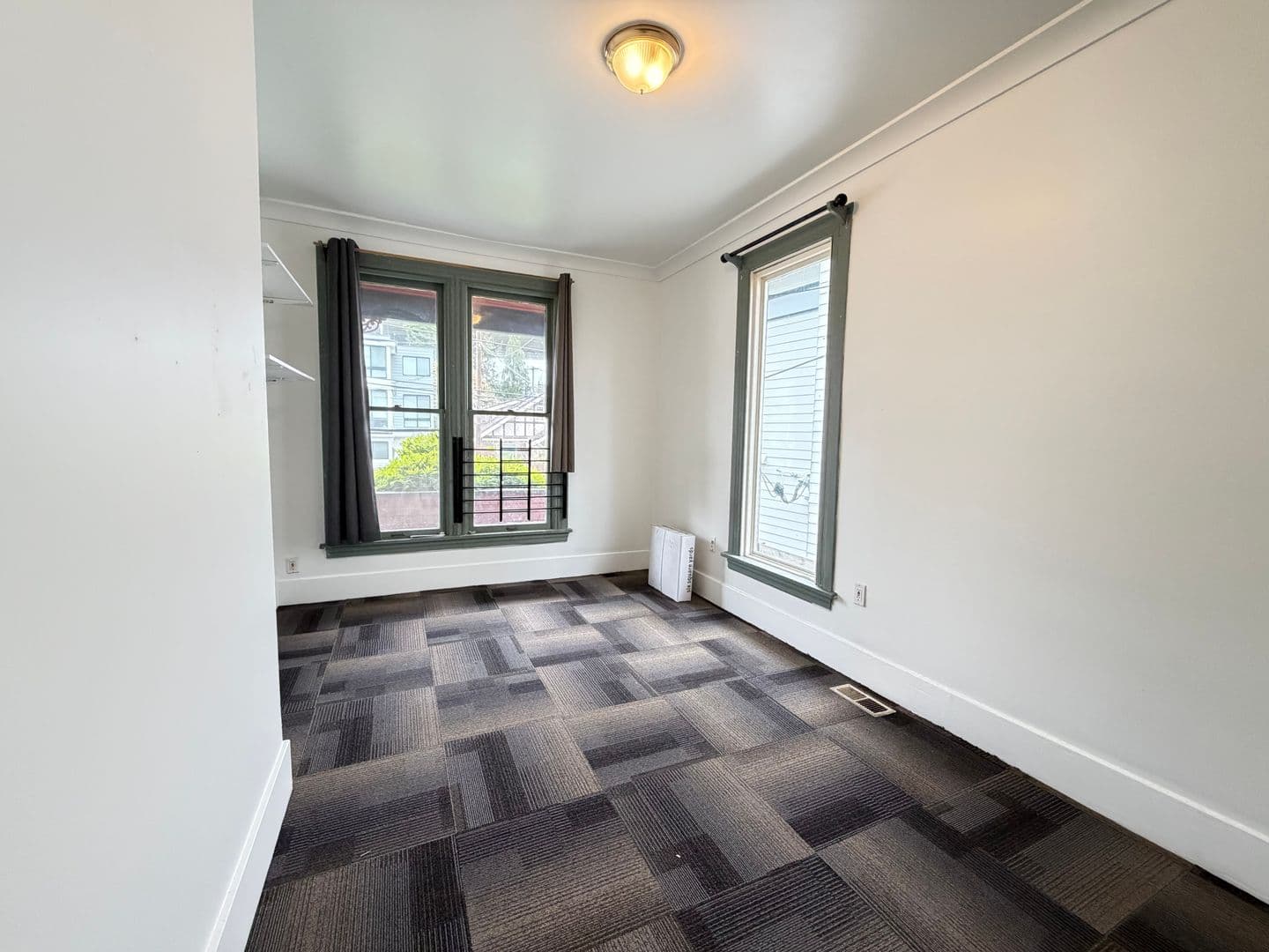 Seattle Apartment: 4017 5th Ave NE