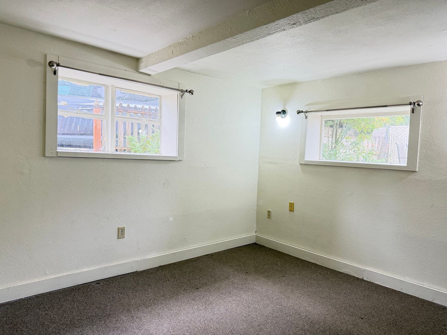 Seattle Apartment: 5415 6th Ave NW
