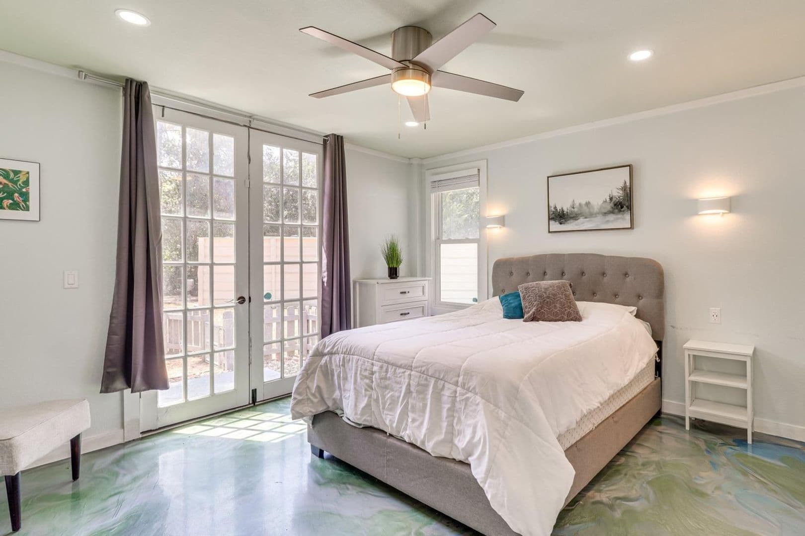 Bastrop House: 372 Plum Street