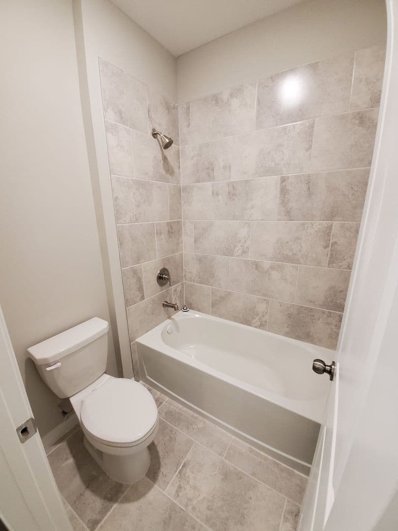 Woodstock Townhome: 327 Commons Ave.