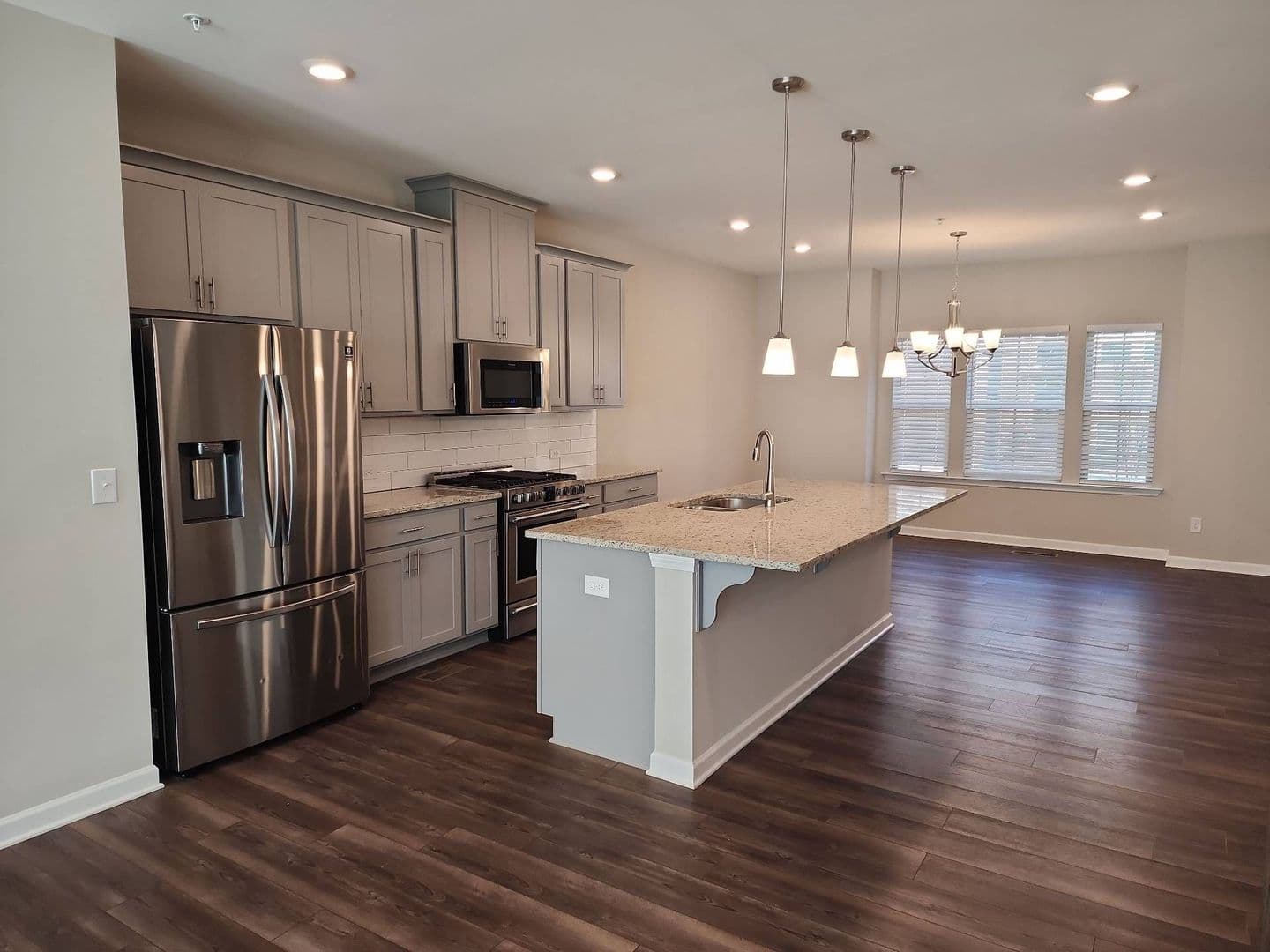 Woodstock Townhome: 327 Commons Ave.
