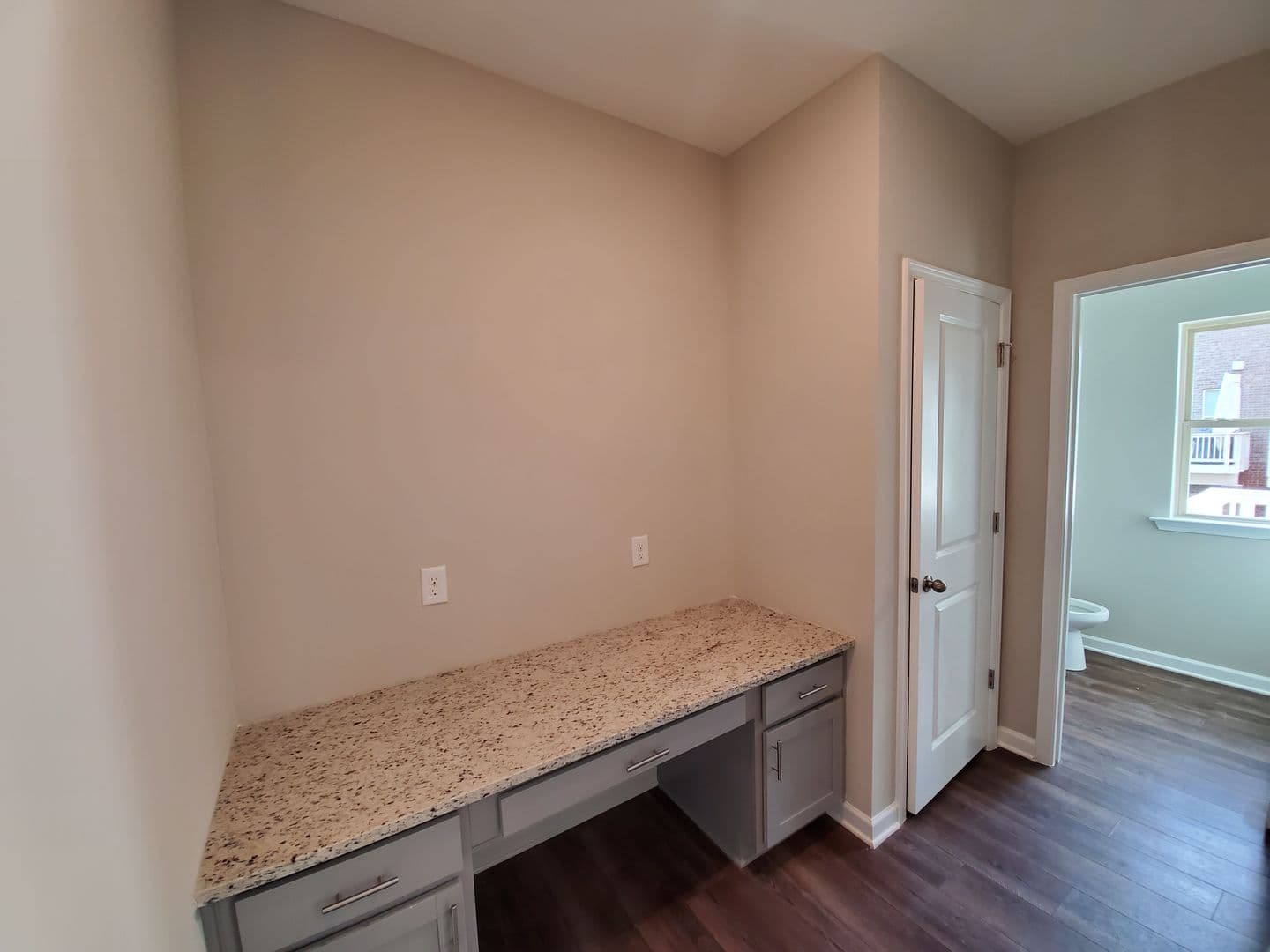 Woodstock Townhome: 327 Commons Ave.