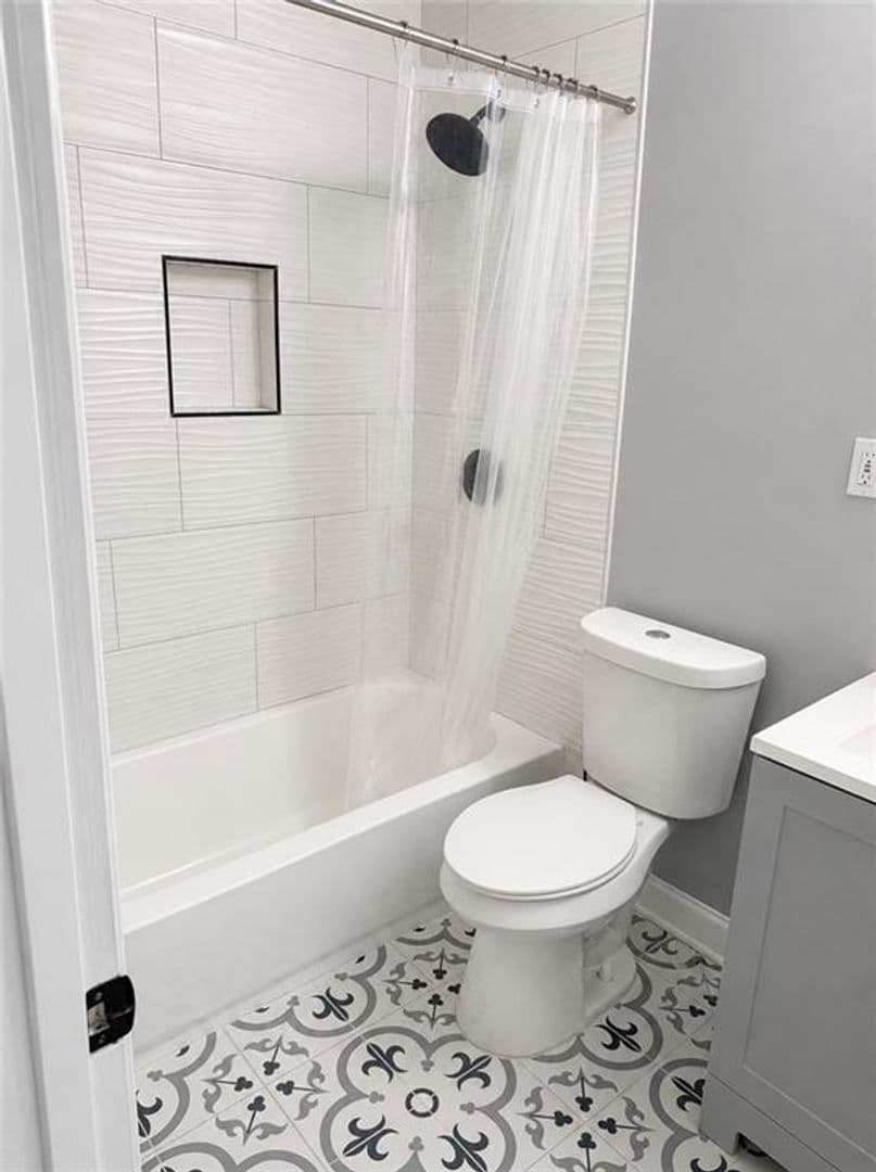 Decatur House: 1551 Pine Glen Circle