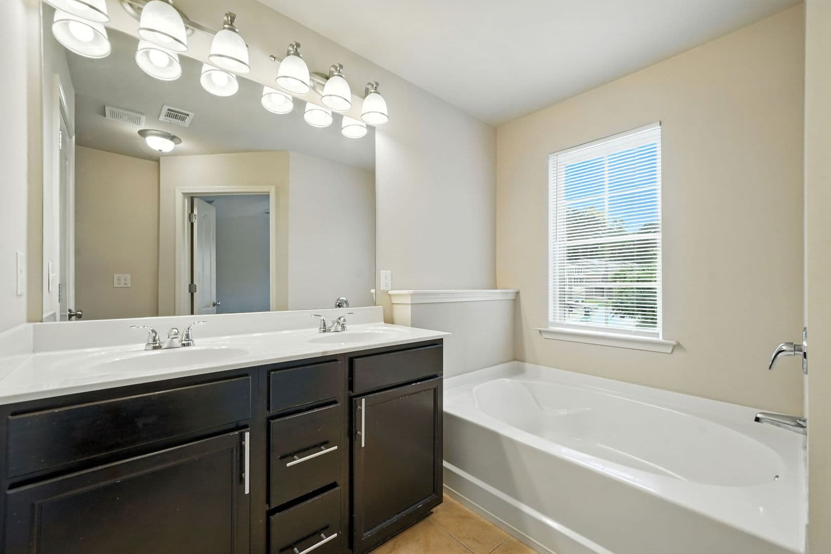 Buford Townhome: 2408 Chancery Mill Lane #257