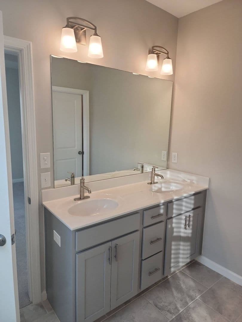 Woodstock Townhome: 327 Commons Ave.
