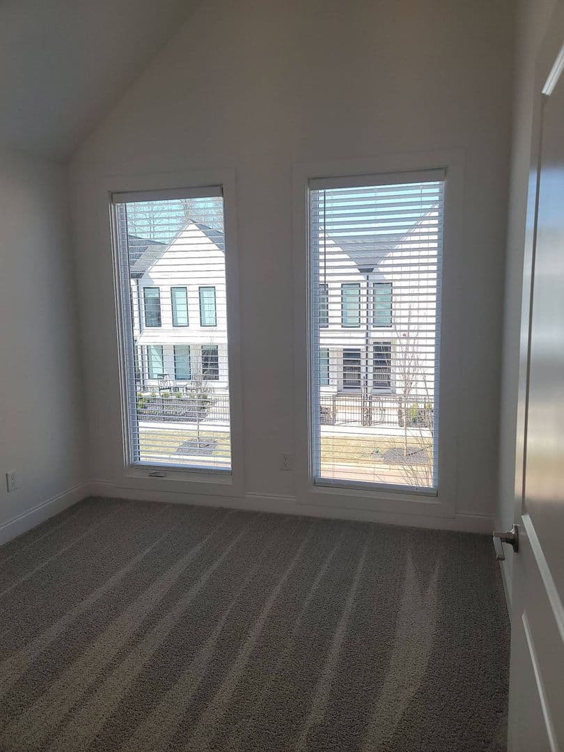 Woodstock Townhome: 121 Pearl Street