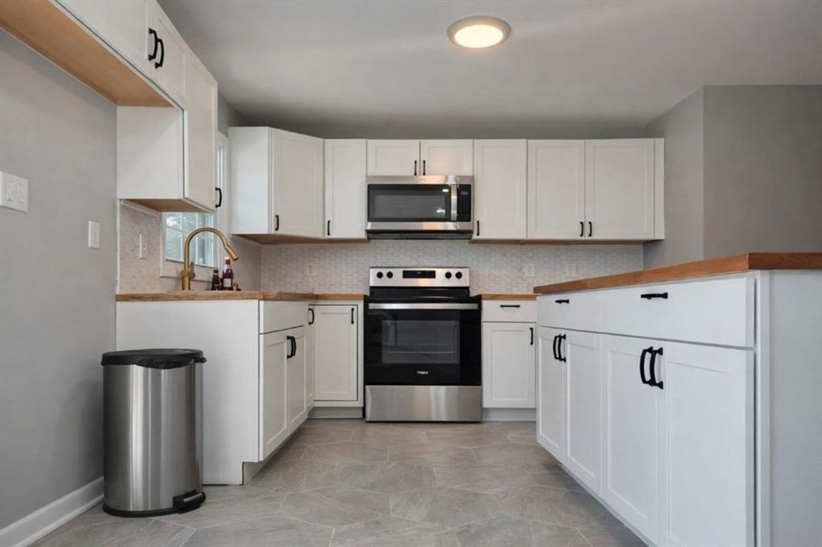 Decatur House: 1551 Pine Glen Circle