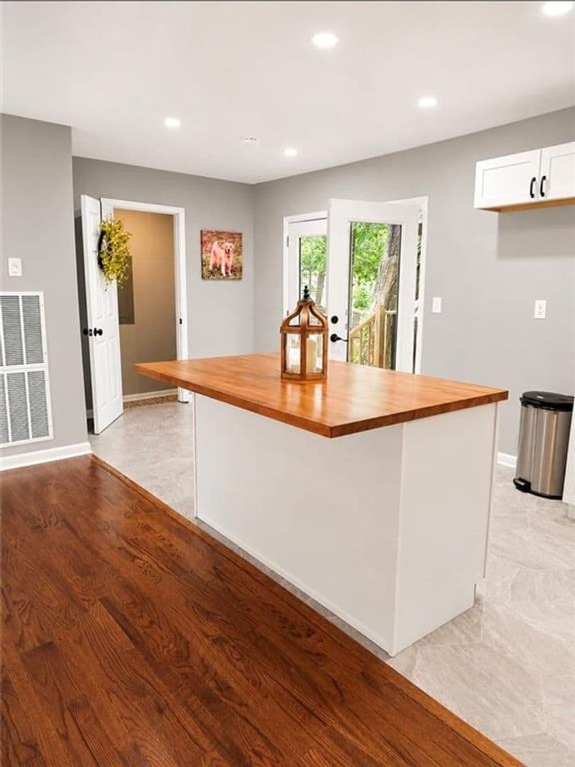 Decatur House: 1551 Pine Glen Circle