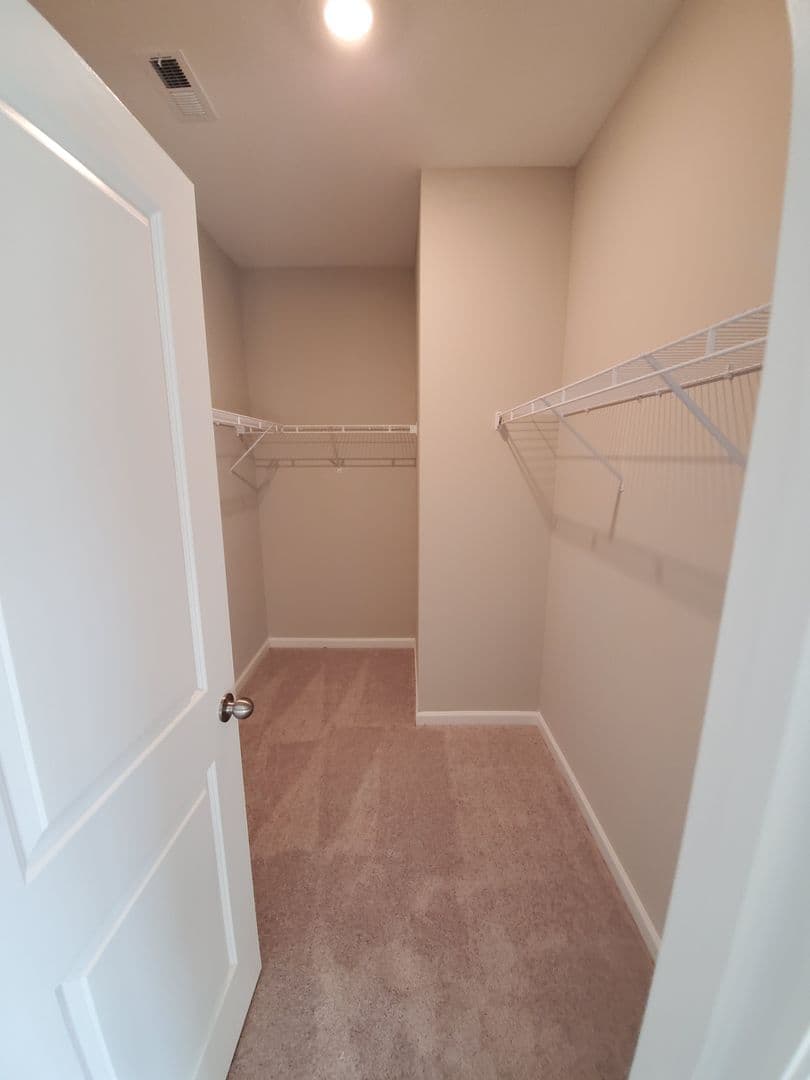 Woodstock Townhome: 327 Commons Ave.