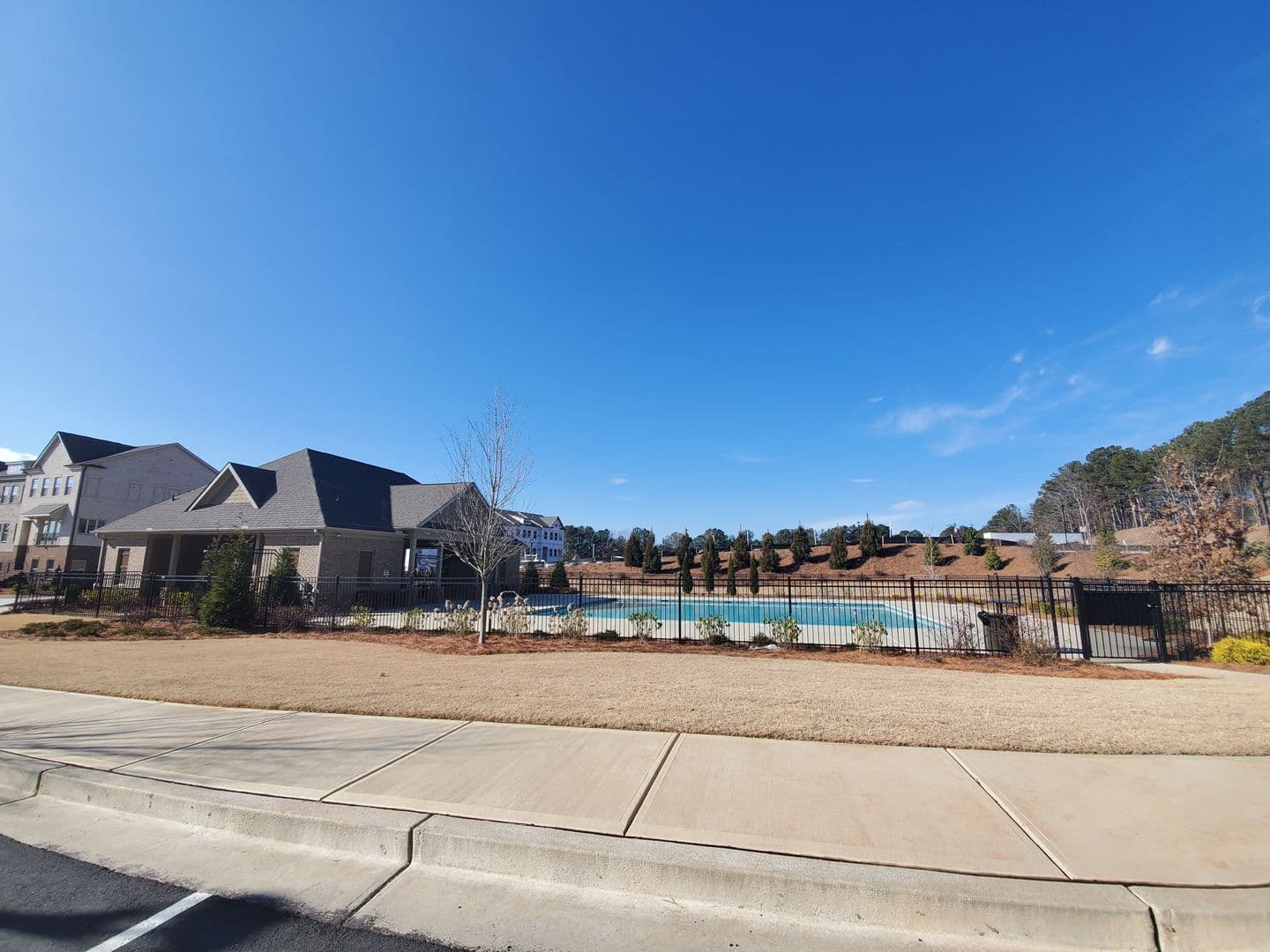 Woodstock Townhome: 327 Commons Ave.