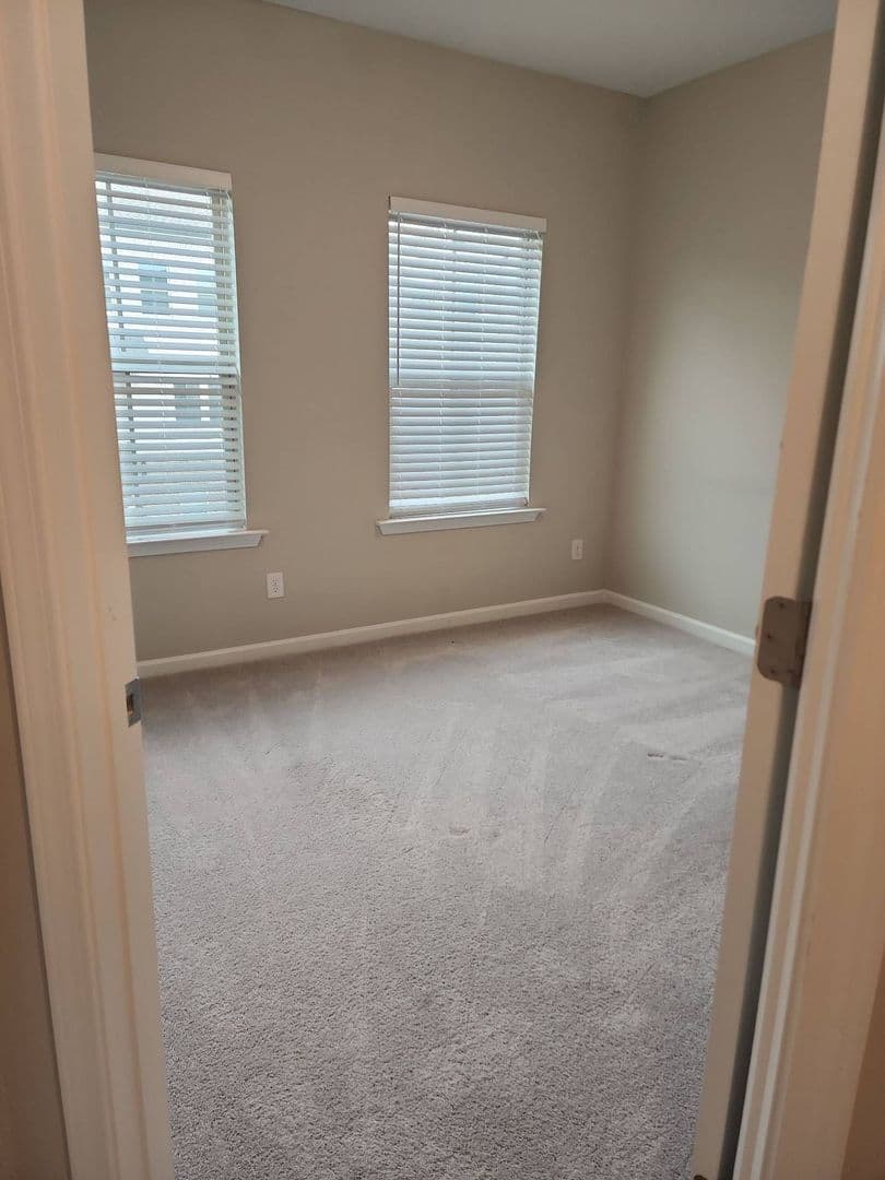 Woodstock Townhome: 327 Commons Ave.