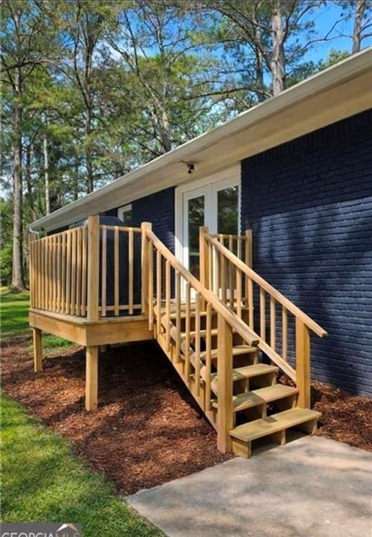 Decatur House: 1551 Pine Glen Circle