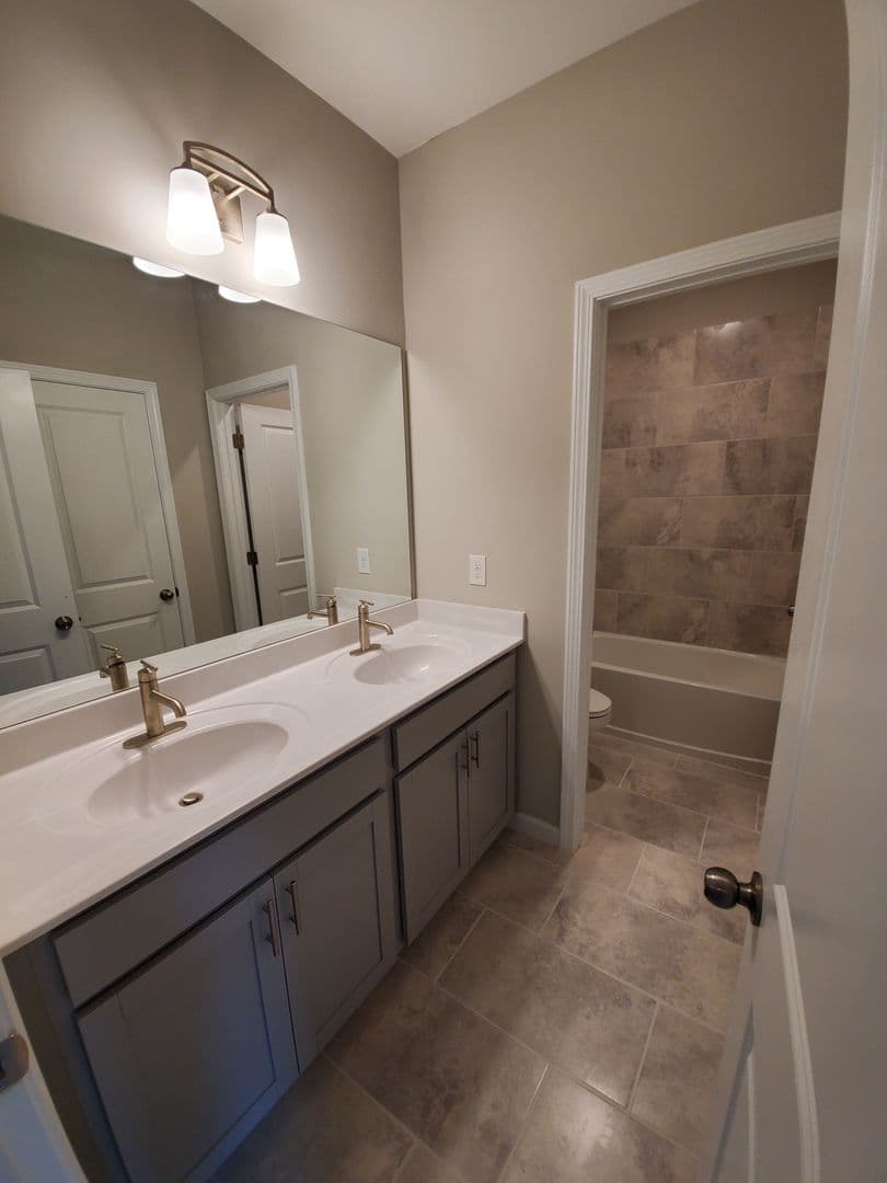 Woodstock Townhome: 327 Commons Ave.