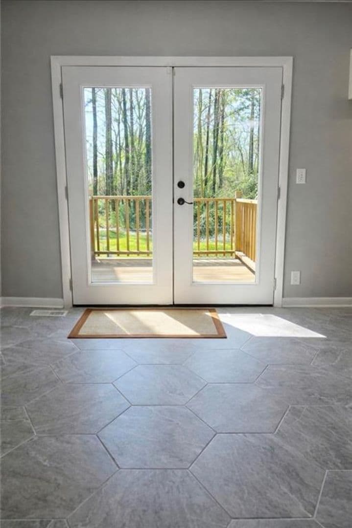 Decatur House: 1551 Pine Glen Circle
